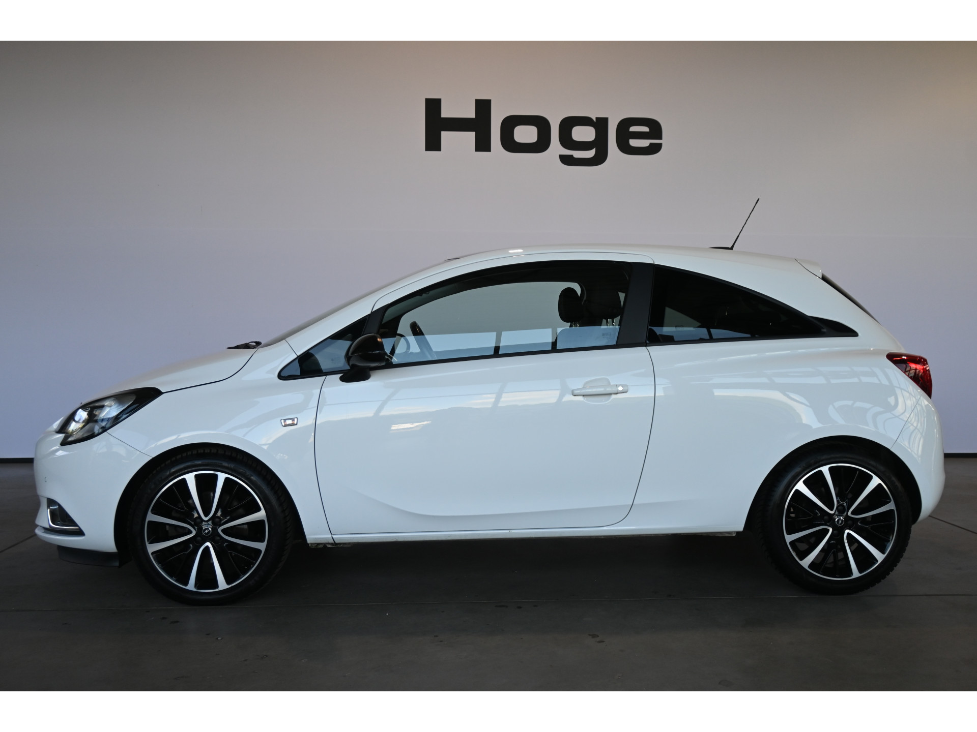 Opel Corsa 1.0 Turbo Color Edition Nap Airco Cruise Pdc Lichtmetaal 1e Eigenaar 100% Onderhouden! Inruil Mogelijk!