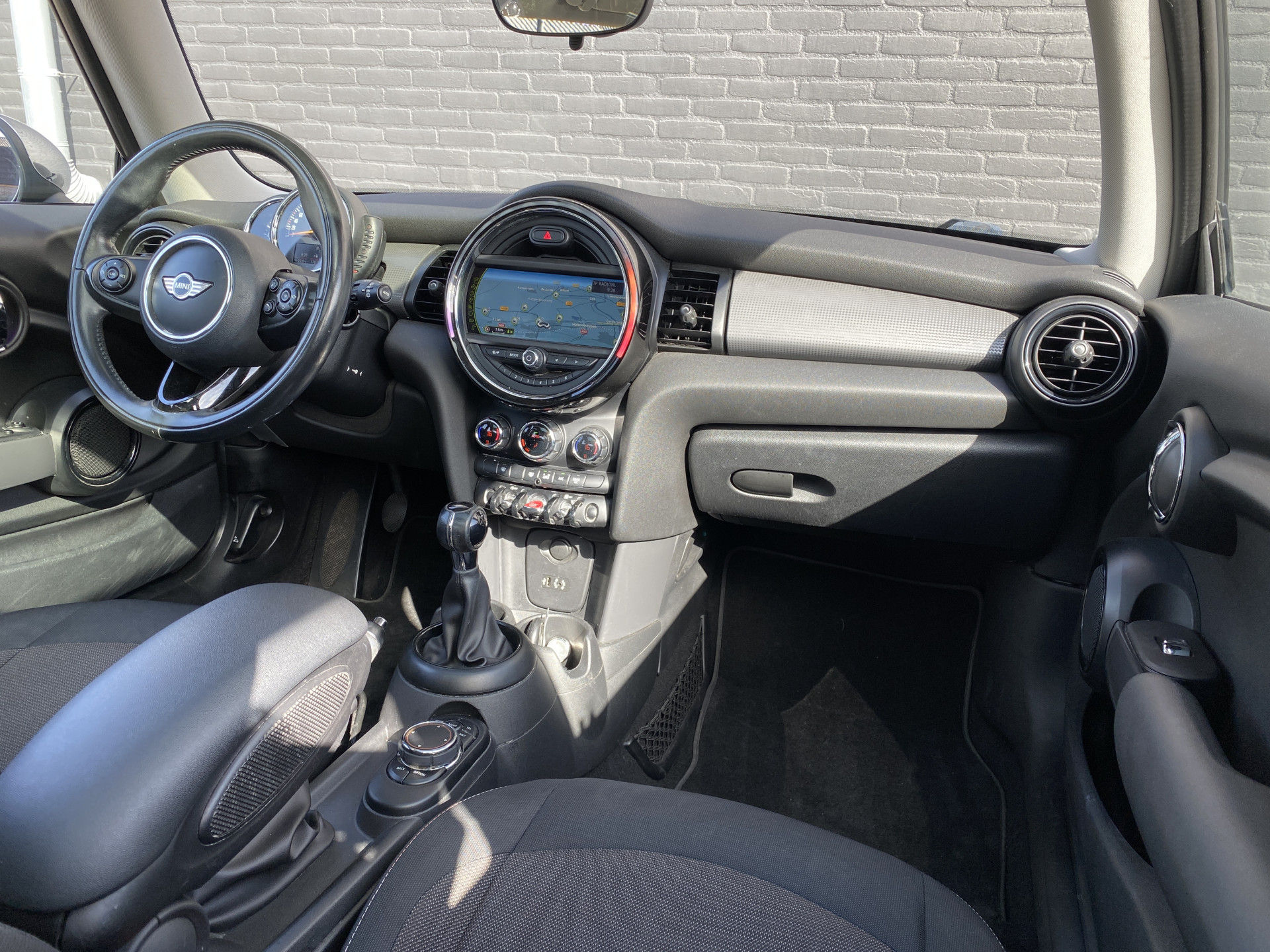 MINI Mini 1.5 Cooper Pepper 136 pk | navigatie | panoramadak | bluetooth | cruise control | chromen details | trekhaak