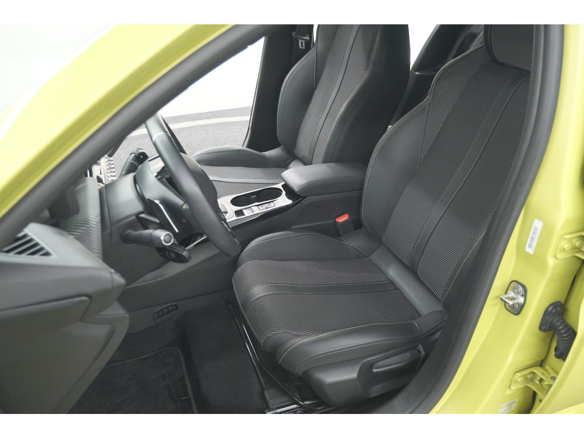 Peugeot 208 Hybrid 136 e-DCS6 GT | Camera | Apple Carplay | Parkeersensoren