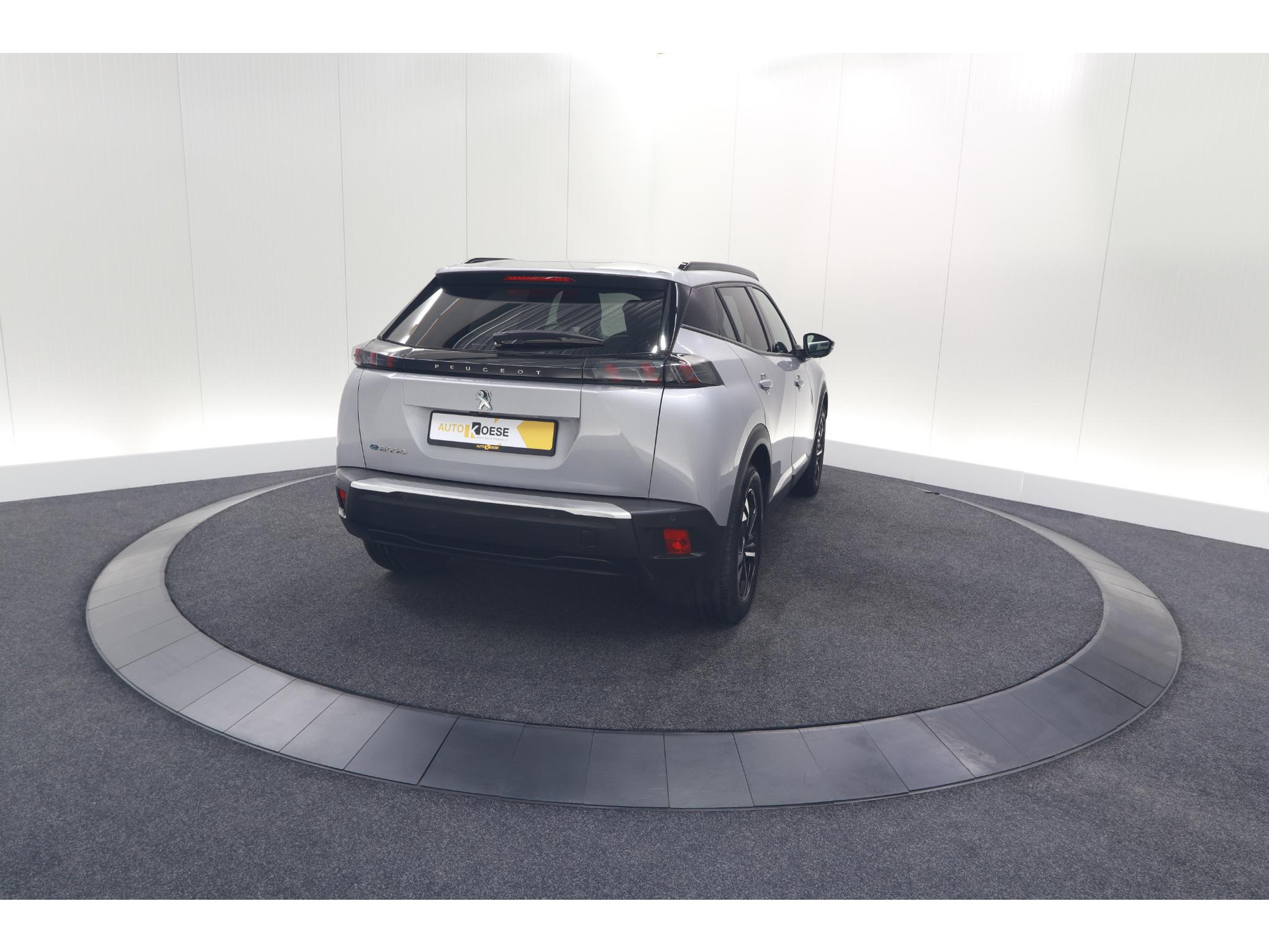 Peugeot e-2008 EV Allure 50 kWh | SOH=96.7 % | 3 Fase Laadfunctie | Camera | Navigatie | Parkeersensoren | Apple Carplay