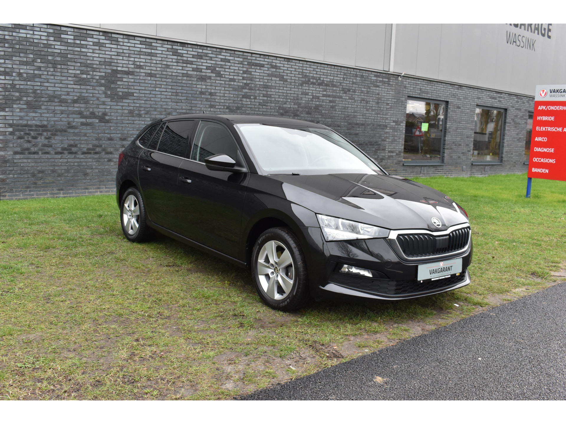 ŠKODA Scala 1.0 TSI Ambition Automaat Carplay Navigatie Front/lane assist Stoelverwarming Parkeer sensoren