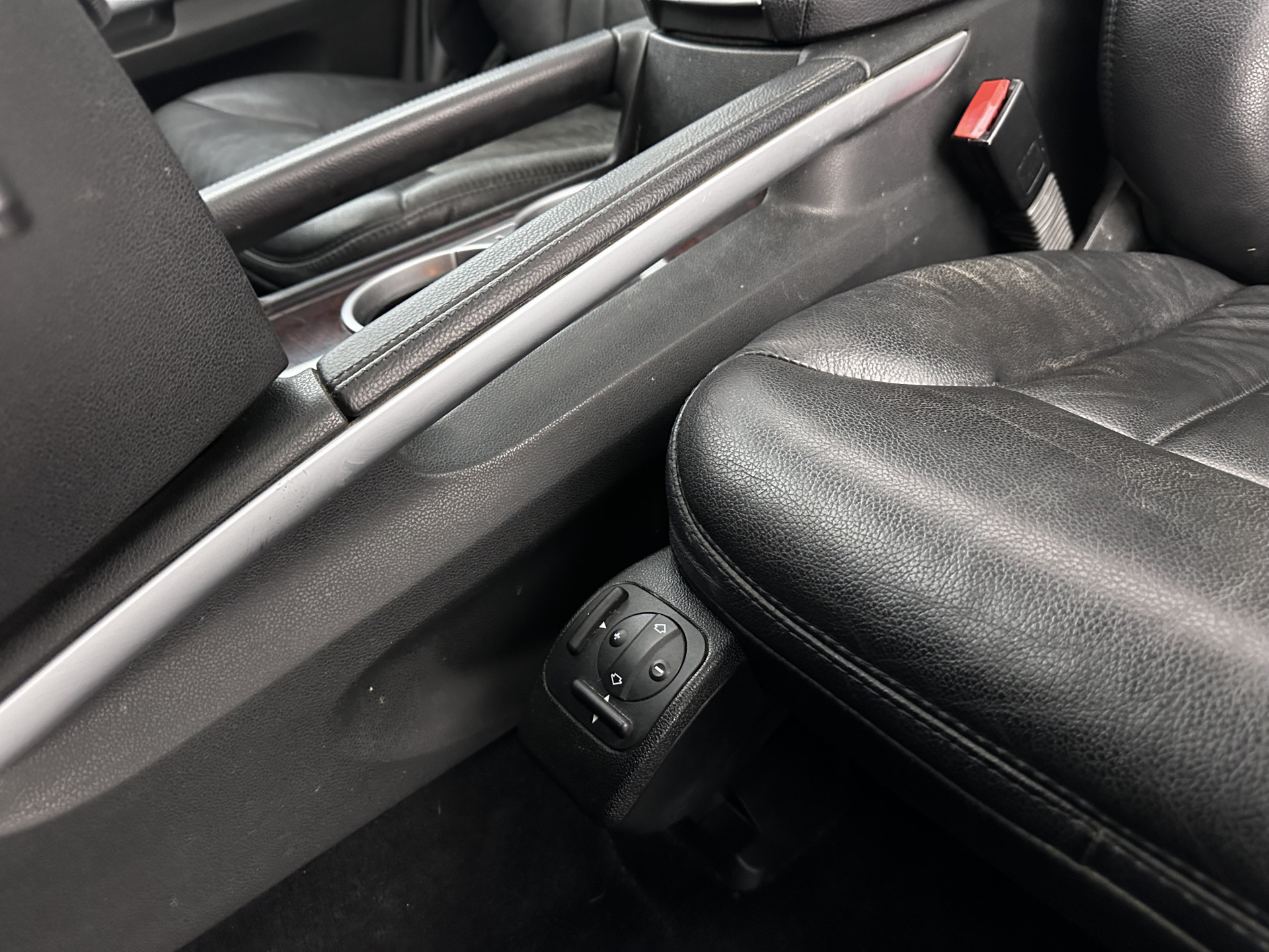 Mercedes-Benz M-klasse ML 420 CDI (⚠️) Aut. *PANO | LEATHER | BI-XENON | NAVI-FULLMAP | KEYLESS | AIRMATIC | CAMERA | TOWBAR | CRUISE | HARMAN/KARDON-AUDIO| MEMORY-PACK | HEATED-COMFORT-SEATS | 19"ALU*