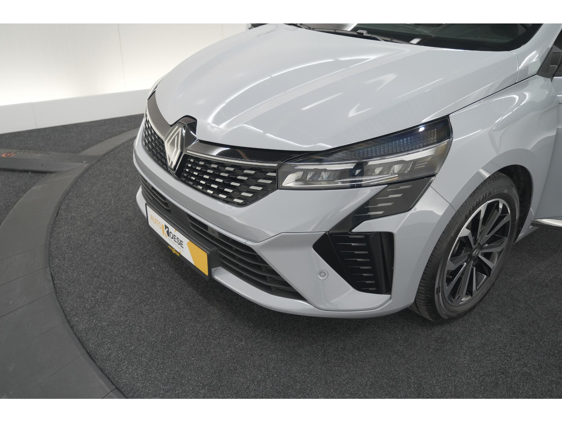 Renault Clio TCe 90 GPF techno | 360 Camera | Adaptieve Cruise Control | Navigatie | 9.3 Inch Groot Scherm