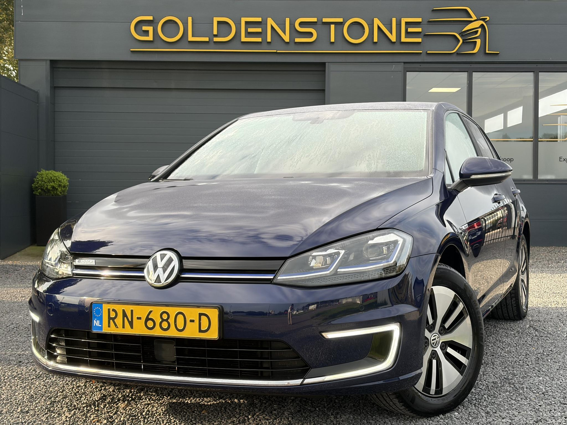 Volkswagen e-Golf e-Golf ✓SOH 88.57%✓Carplay✓Navi✓Leder✓Clima✓Cruise✓Pdc V+A✓LED✓16'' Lm velgen✓N.A.P✓Apk tot 02-2027