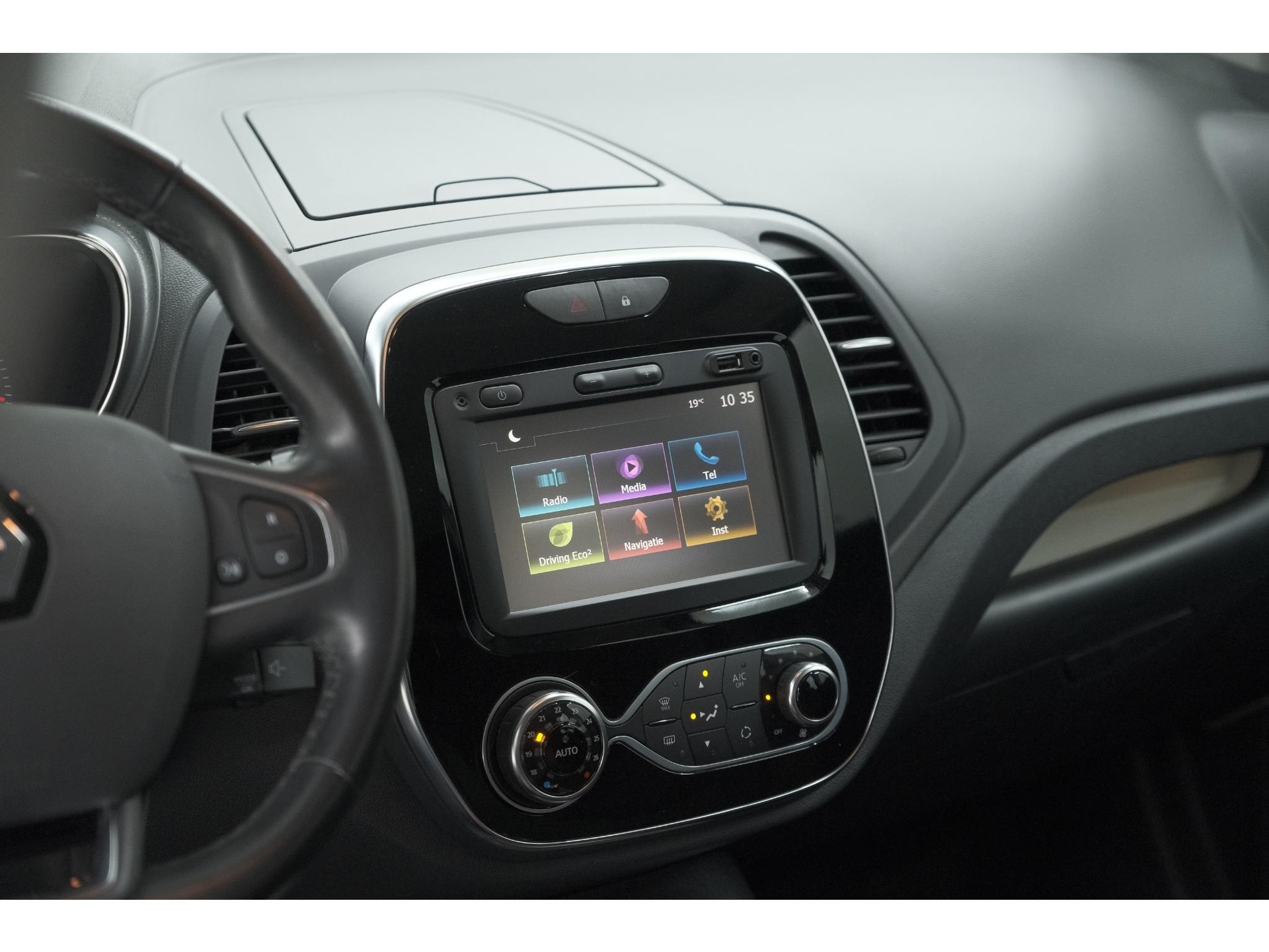 Renault Captur TCe 90 Intens | Trekhaak | AllSeason banden | Navigatie | Parkeersensoren