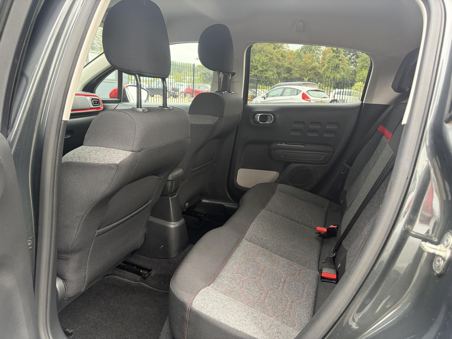 Citroen C3 1.2 PureTech S&S Shine D-riem vv in 08-2026 l 1e Eigenaar l Camera l Carplay l Navi l 110pk l Dealer Onderhouden l Clima l Cruise l 6 Bak l Pdc l Lm velgen l N.A.P l Apk tot 02-2027
