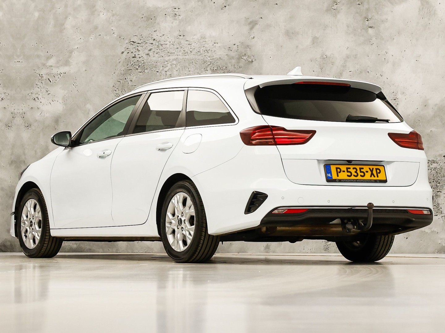 Kia Ceed 1.0 T-GDi DynamicPlusLine (APPLE CARPLAY, GROOT NAVI, STUUR/STOELVERWARMING, CAMERA, SPORTSTOELEN, TREKHAAK, GETINT GLAS, KEYLESS, NIEUWSTAAT)