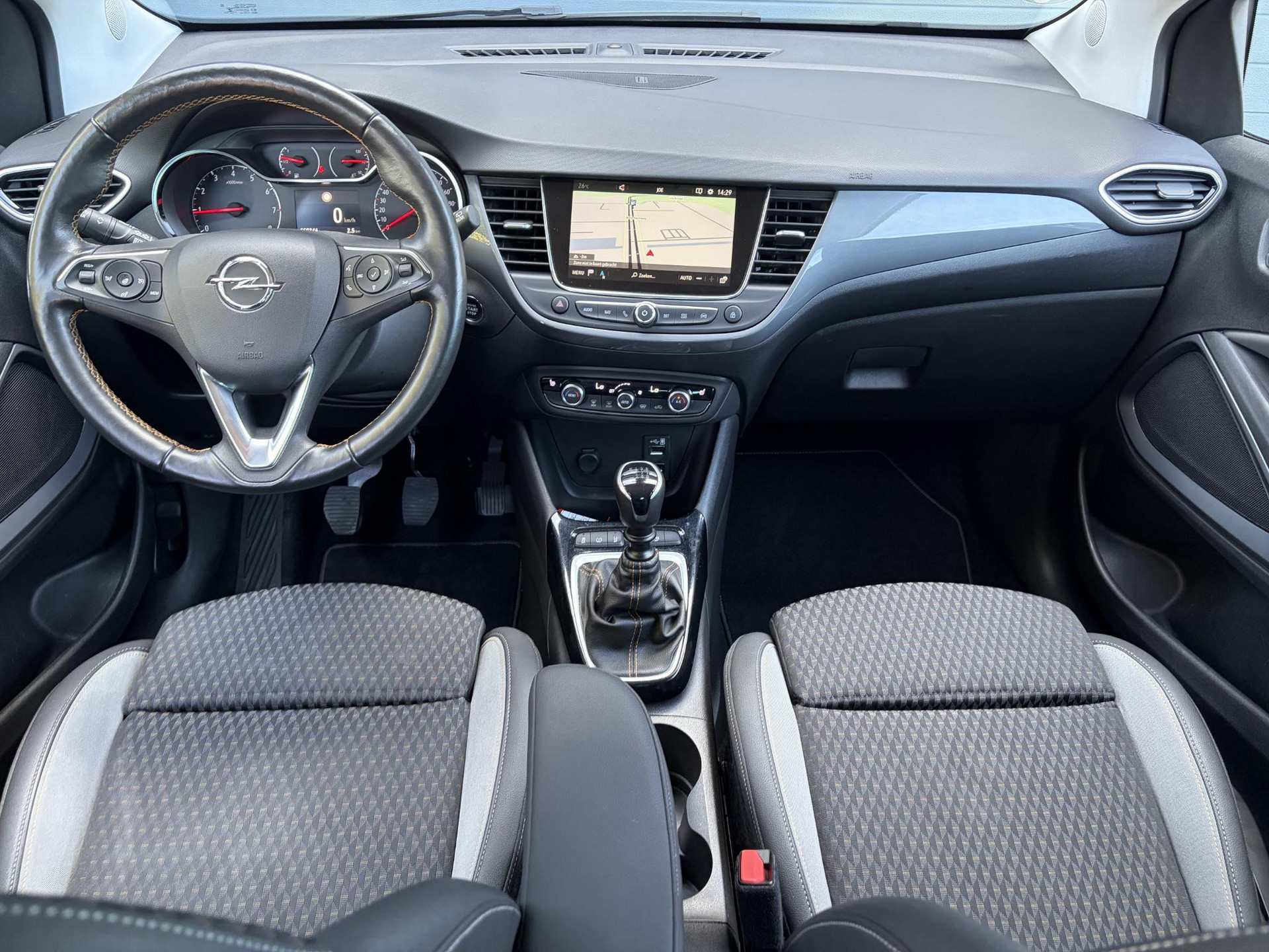 Opel Crossland X 1.2 Turbo Innovation ✓1e Eigenaar✓Dealer Onderhouden✓360° Camera✓Carplay✓Navi✓6 Bak✓110pk✓Keylss✓Halfleder✓Pdc V+A✓Lm velgen✓N.A.P✓Rijstrooksensor✓Dodehoeksensor✓Apk tot 09-2028