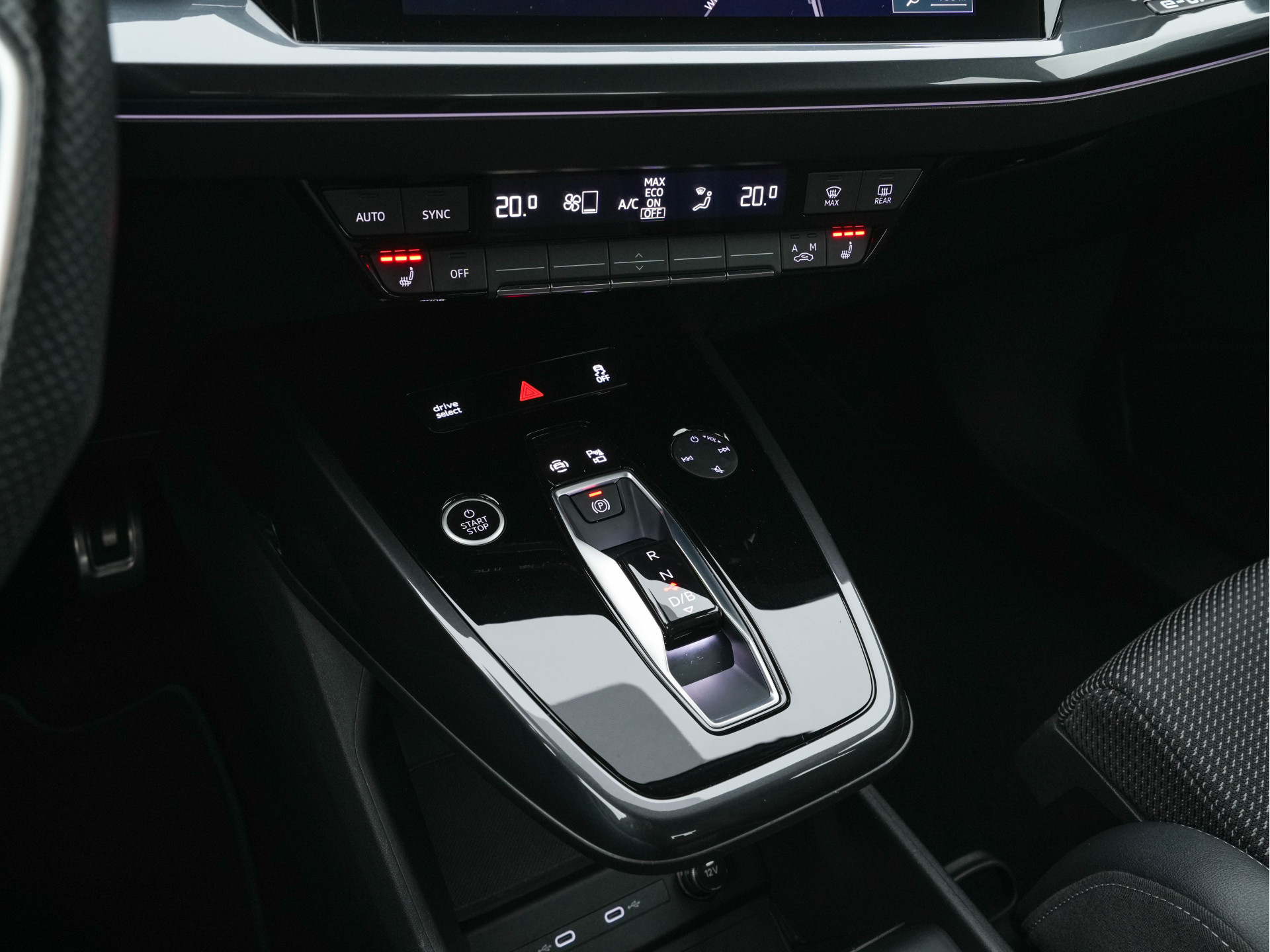 Audi Q4 Sportback e-tron 40 S-Line Edition 77 kWh [ 3-Fase ] {SOH-92%} (INCL-BTW) *HEAT-PUMP | LEATHER-FABRIC | MATRIX-LED | ADAPTIVE-CRUISE | AMBIENT-LIGHT | DIGI-COCKPIT | AUDI-SOUND | DAB+ | KEYLESS | SHIFT-PADDLES | CAMERA | HEATED-SPORTSEATS | 20''AL