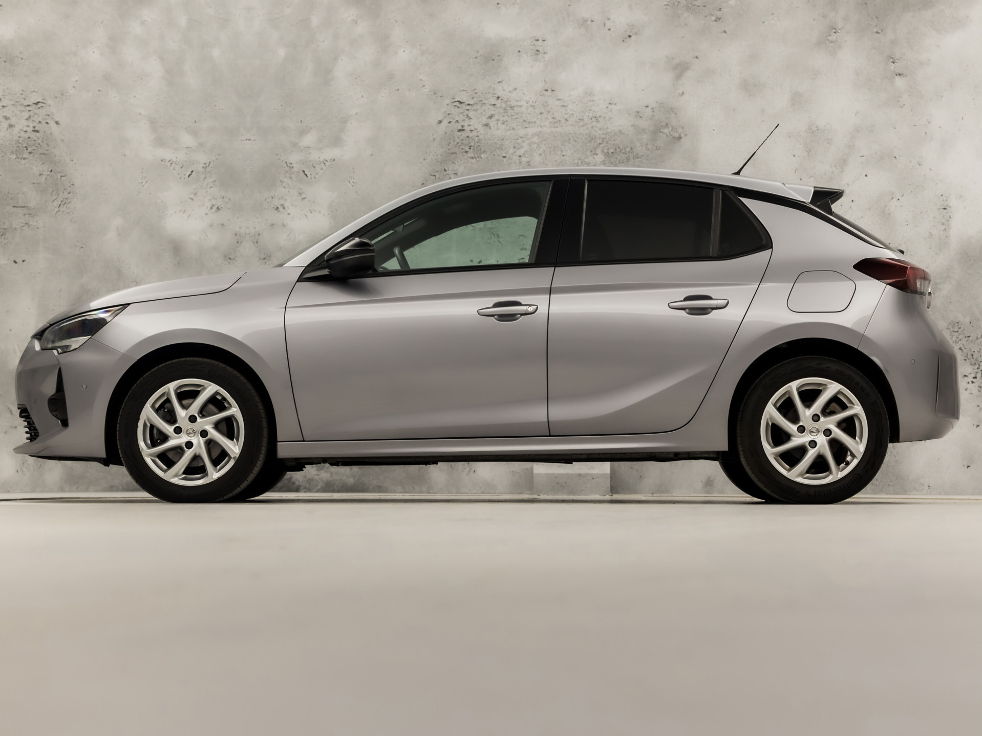 Opel Corsa 1.2 GS Line (VIRTUAL COCKPIT, APPLE CARPLAY, GROOT NAVI, 360 CAMERA, GETINT GLAS, SPORTSTOELEN, CRUISE, LANE ASSIST, NIEUWSTAAT)