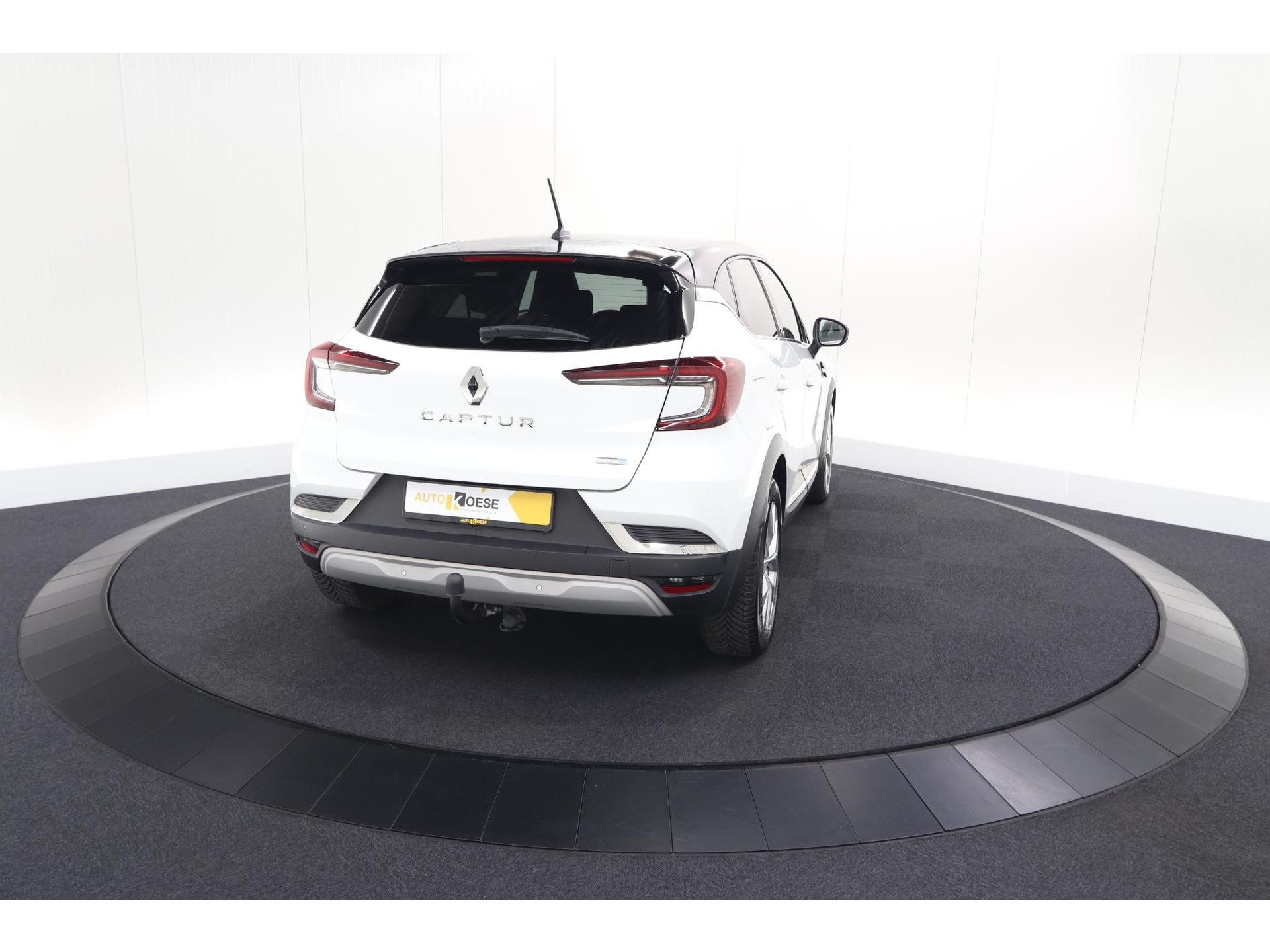 Renault Captur 1.6 E-Tech Hybrid 145 Intens | Trekhaak | Camera | Stoelverwarming | Navigatie
