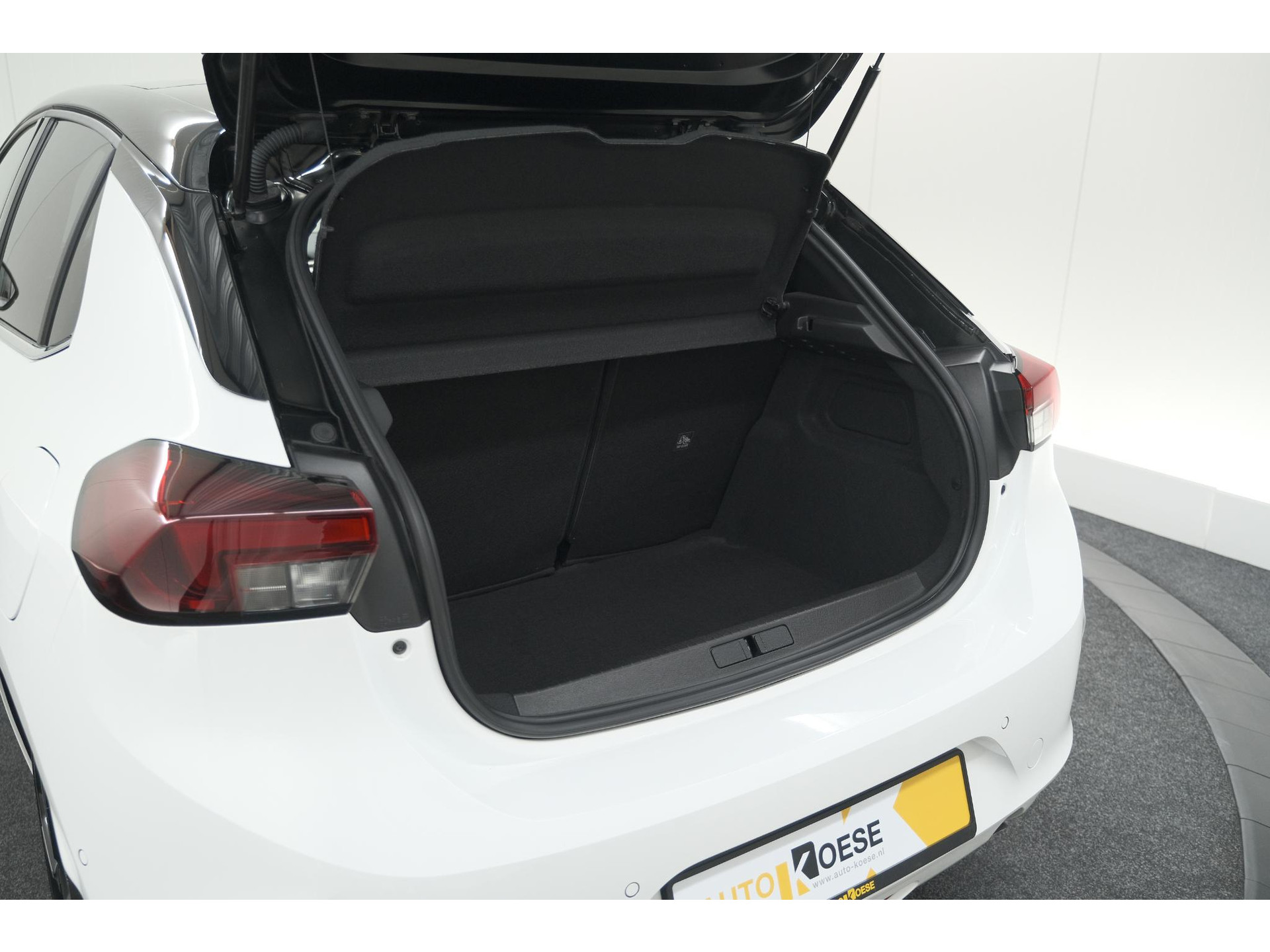 Opel Corsa 1.2 Turbo 100 Ultimate | Panoramadak | Camera | Dodehoekdetectie | Apple Carplay
