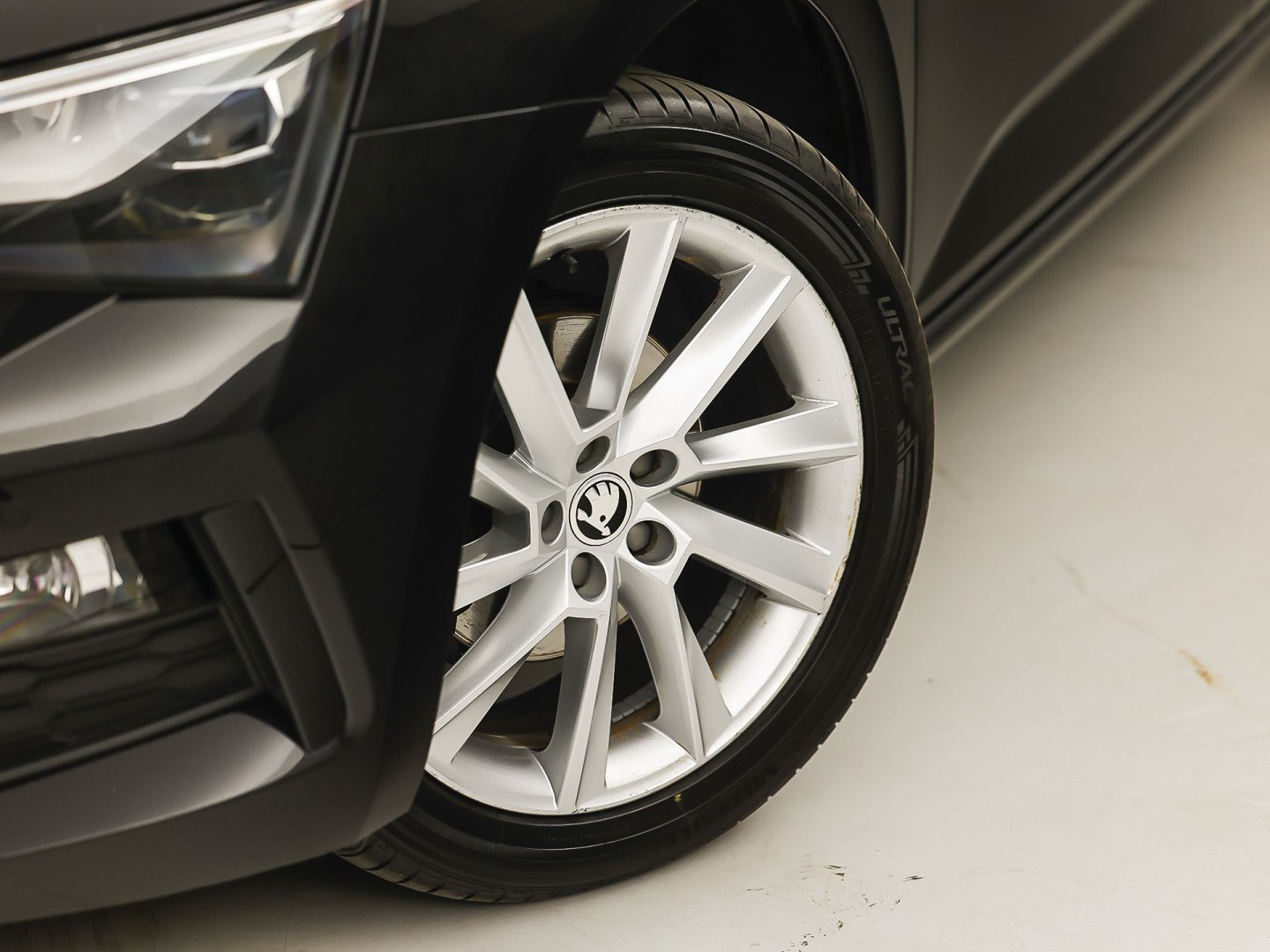 Škoda Scala 1.0 TSI Sport Automaat (GROOT NAVI, VIRTUAL COCKPIT, CLIMATE, APPLE CARPLAY, STOELVERWARMING, NIEUWE APK, NIEUWSTAAT)