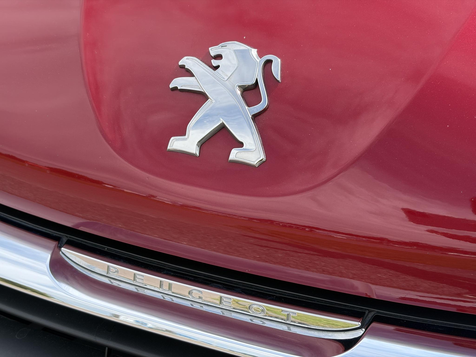 Peugeot 208 1.2 PureTech Blue Lion ✓D-riem vv in 2025✓1e Eigenaar✓Navi✓Carplay✓Trekhaak✓Recent beurt gehad✓Airco✓Cruise✓5 Deurs✓Pdc✓N.A.P✓Apk tot 03-2027