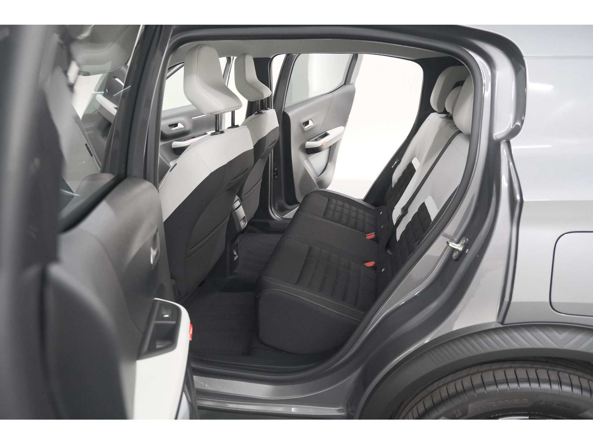 Citroen Ë-C3 Aircross Plus 113pk Extended Range 54 kWh | 11 KW Lader | Camera | Apple CarPlay | Parkeersensoren