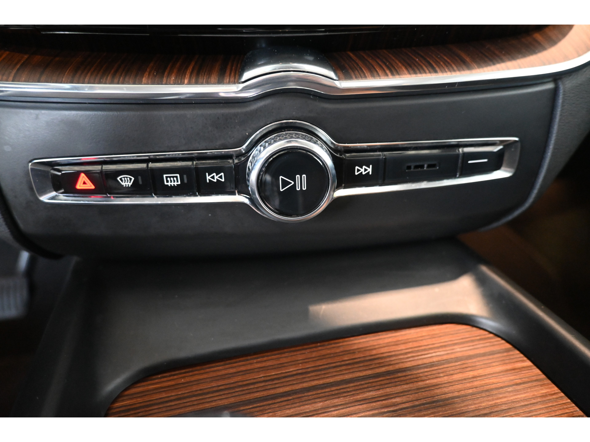 Volvo XC60 2.0 T8 Twin Engine AWD Inscription Harman/Kardon Navigatie Panoramadak Carplay Goed Onderhouden! Inruil Mogelijk!
