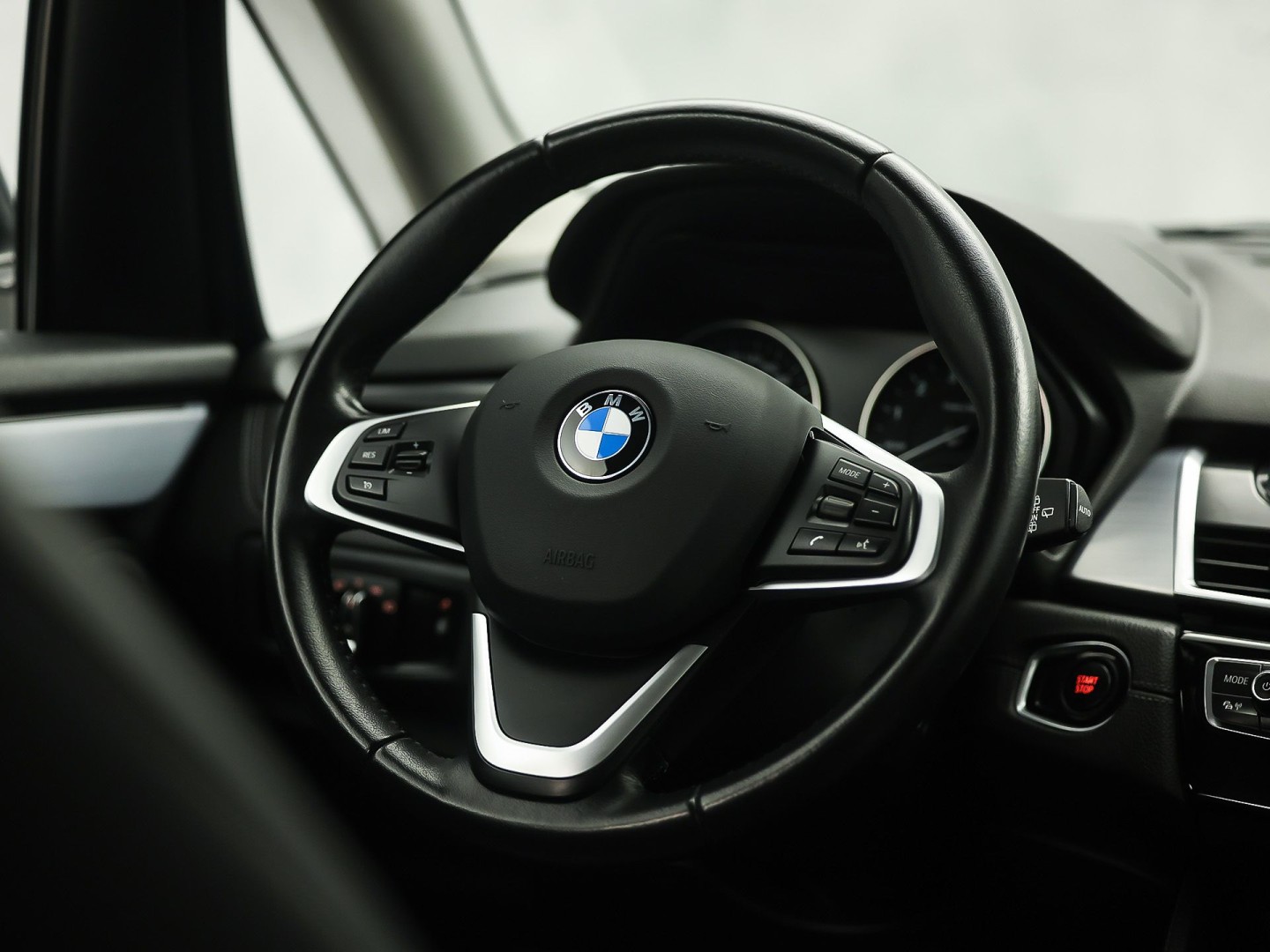 BMW 2 Serie 225xe Sport High Executive xDrive 225Pk Automaat (GROOT NAVI, SOH 89,7%, HEAD-UP DISPLAY, LEDER, STOELVERWARMING, SPORTSTOELEN, PARKEERSENSOREN, NIEUWE APK, NIEUWSTAAT)