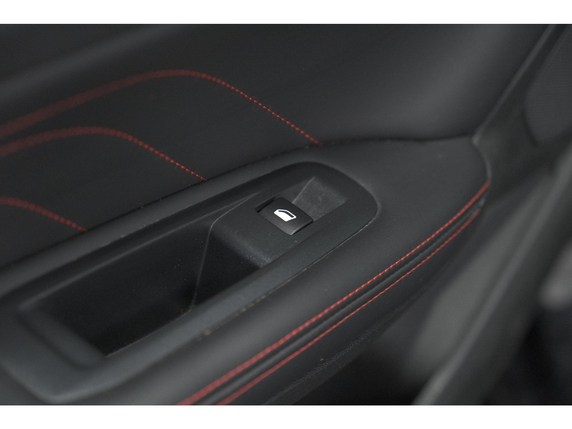 Peugeot 308 SW PureTech 130 GT-line | Trekhaak | Panoramadak | Camera | Alcantara Bekleding | Dodehoekdetectie