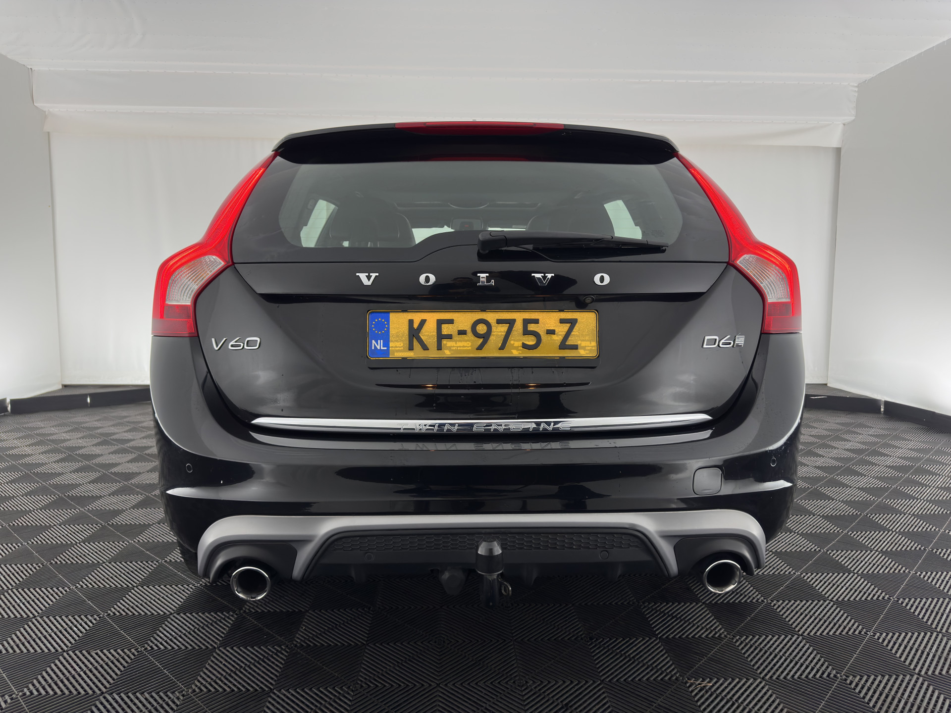 Volvo V60 2.4 D6 Twin Engine R-Design Aut. *PANO | LEATHER-ALCANTARA | BI-XENON | MEMORY-PACK | HEATED-COMFORTSEATS | NAVI-FULLMAP | CAMERA | PRIVACY-GLASS | ECC | PDC | CRUISE | 18''ALU*