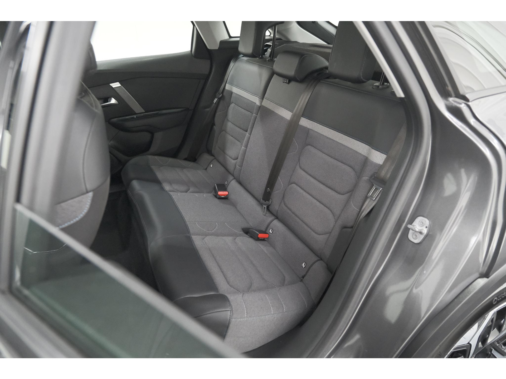 Citroen C4 Puretech 130 Feel Pack | Head-Up Display | Camera | Navigatie | Keyless Entry