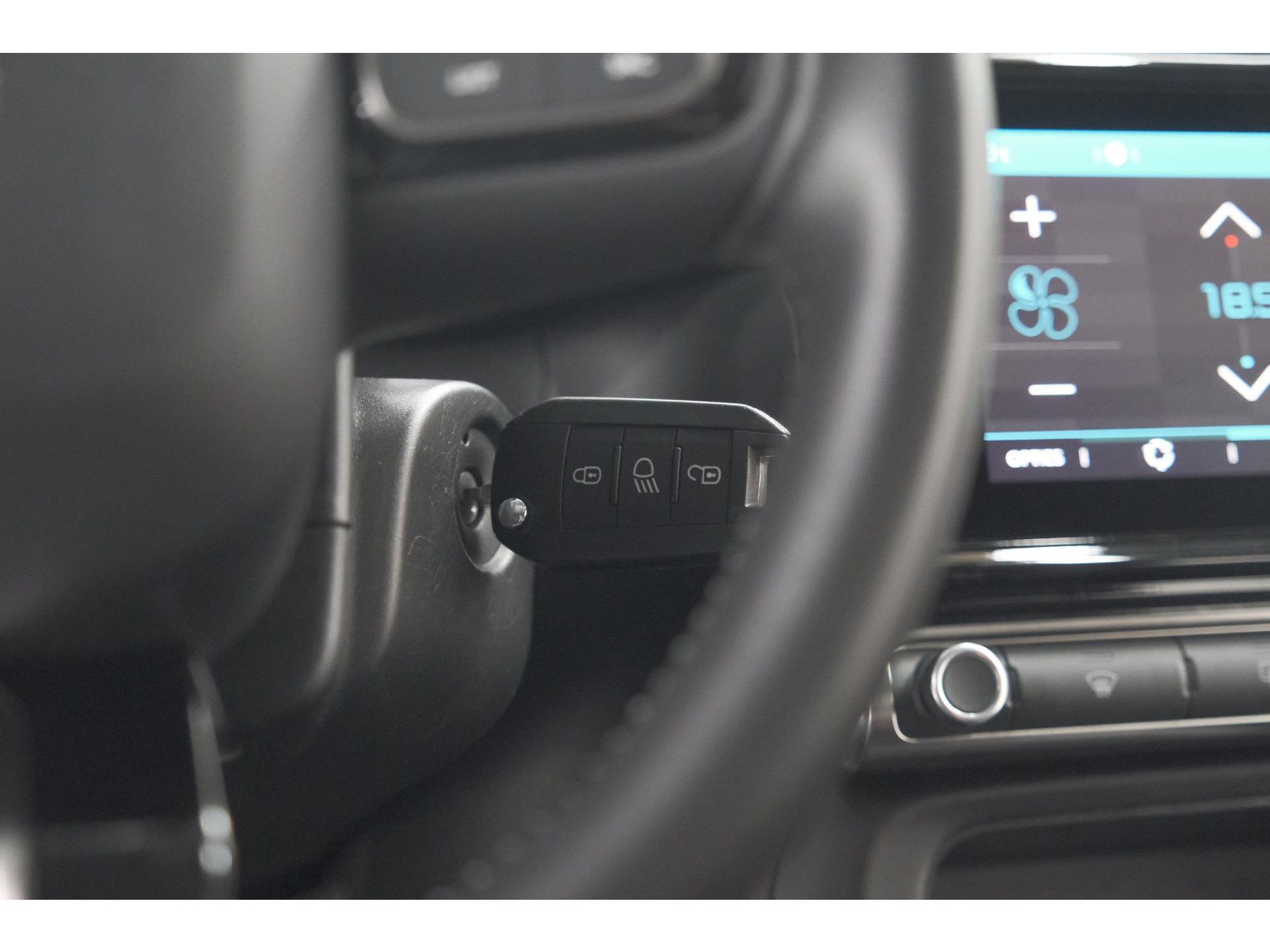 Citroen C3 PureTech 110 EAT6 Shine | Camera | Navigatie | Parkeersensoren | Apple Carplay | 17 Inch Lichtmetalen Velgen