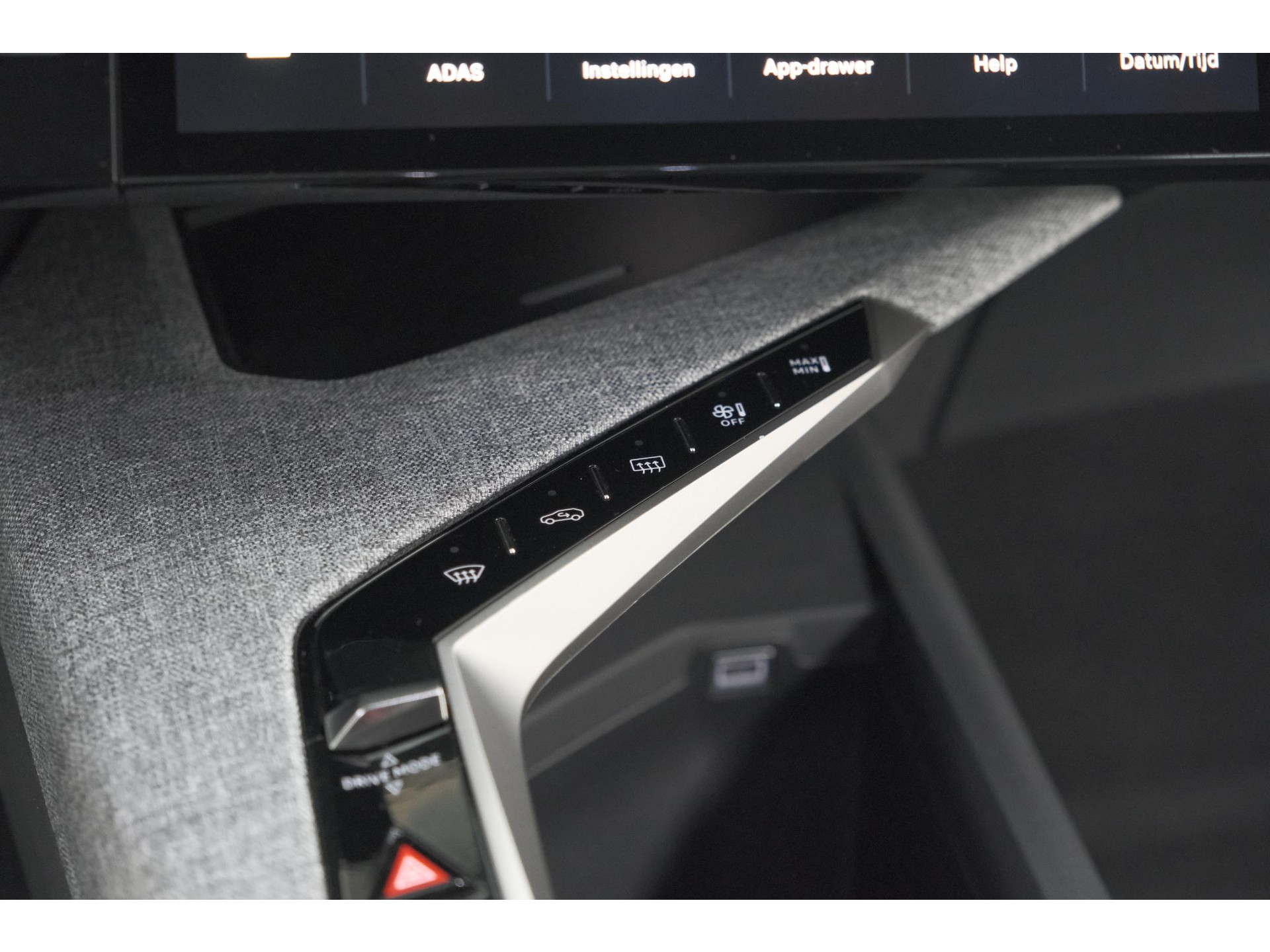 Peugeot 5008 Hybrid 136 e-DCS6 Allure | 7 Zitplaatsen | Camera | Stoelverwarming | Panoramic Navigation pack