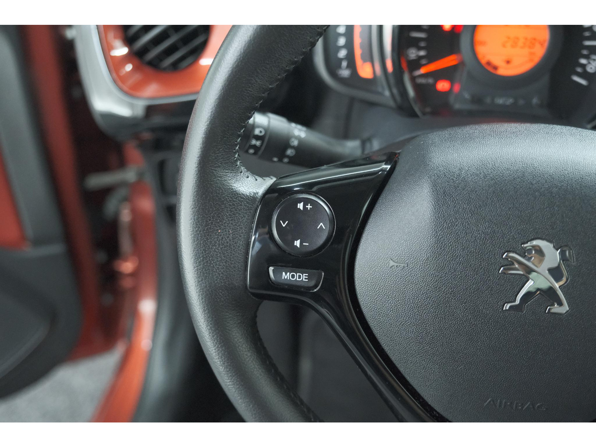 Peugeot 108 1.0 e-VTi Allure TOP! | Elektrisch Vouwdak | Trekhaak | Camera | Apple Carplay