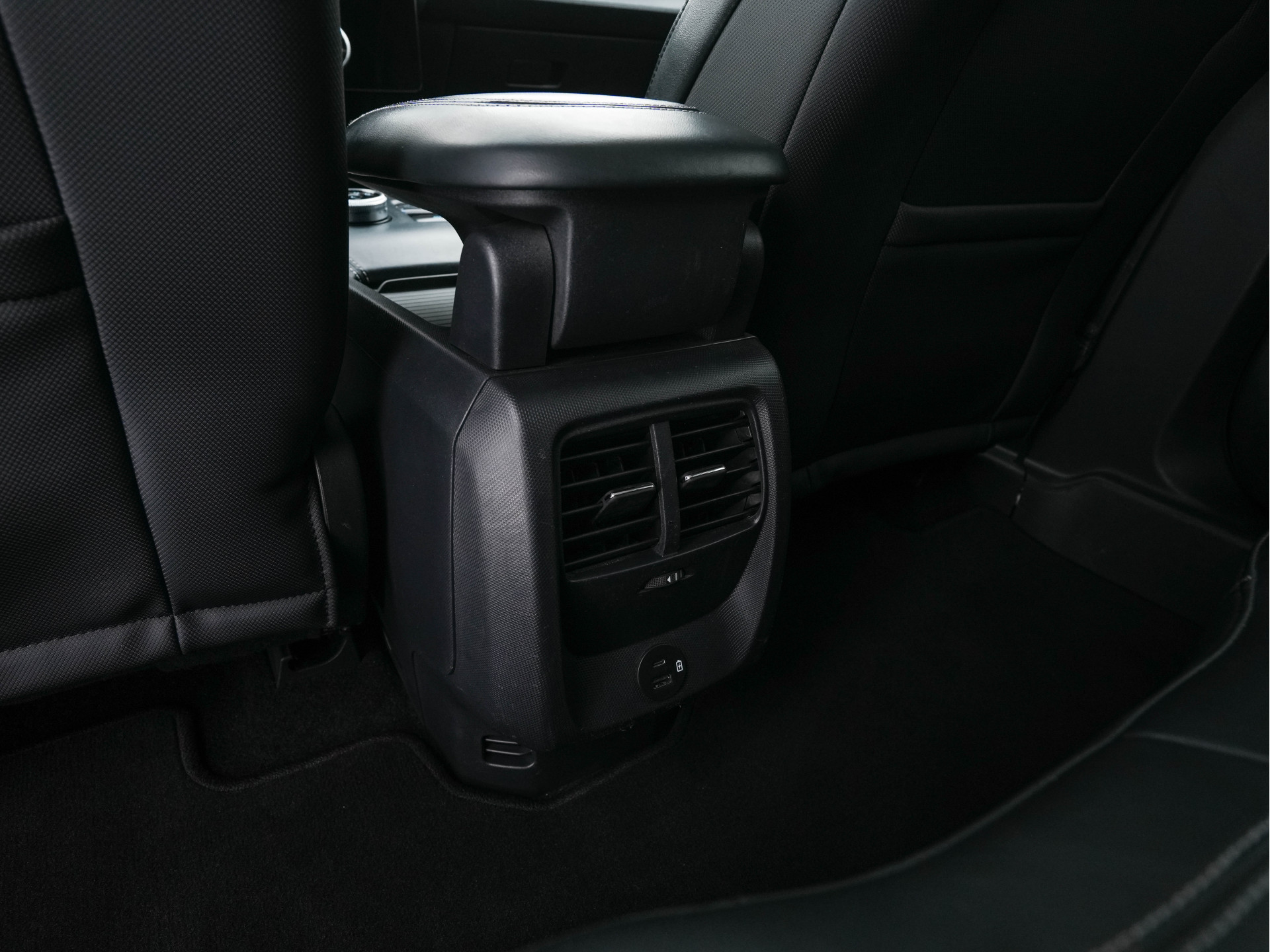 Ford Mustang Mach-E RWD 75 kWh (3-Fase-11 kW) {SOH-90%} (INCL-BTW) Aut.*LEATHER | FULL-LED | DAB | DIGI-COCKPIT | KEYLESS | NAVI-FULLMAP | CARPLAY | HEATED-COMFORTSEATS | TOPVIEW |  ADAPTIVE-CRUISE | PRIVACY-GLASS | 18'' ALU*