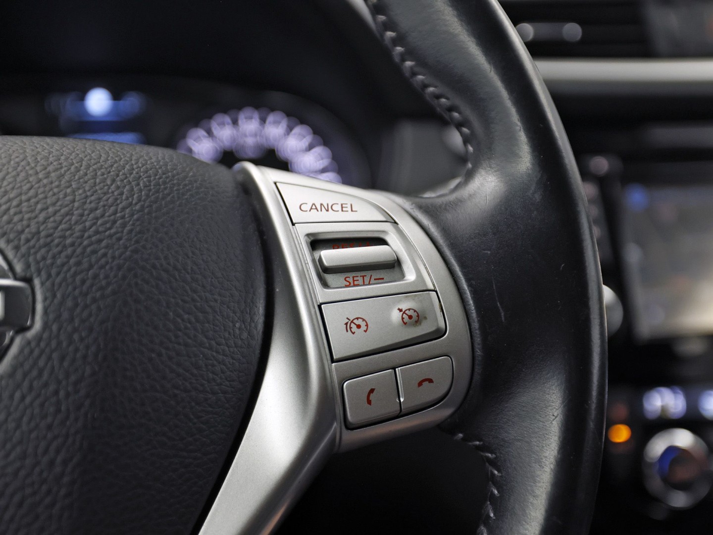 Nissan Qashqai 1.2 N-Connecta Sport (PANORAMADAK, NAVIGATIE, 360 CAMERA, SPORTSTOELEN, GETINT GLAS, TREKHAAK, CRUISE, NIEUWSTAAT)