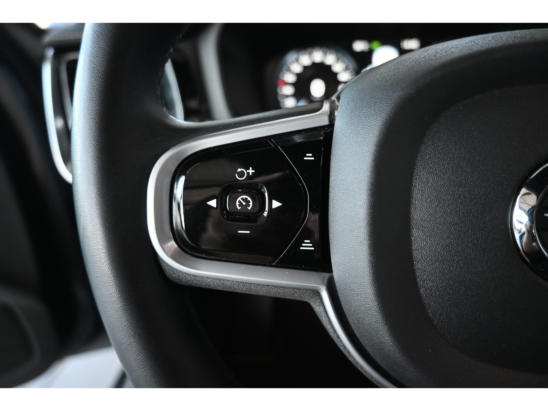 Volvo V60 2.0 T8 Plug-in hybrid AWD Plus Bright Panoramdak Stoelverwarming Carplay Led Adaptieve Cruise  Clima Lane Assist Camera 100% Onderhouden! Inruil Mogelijk!
