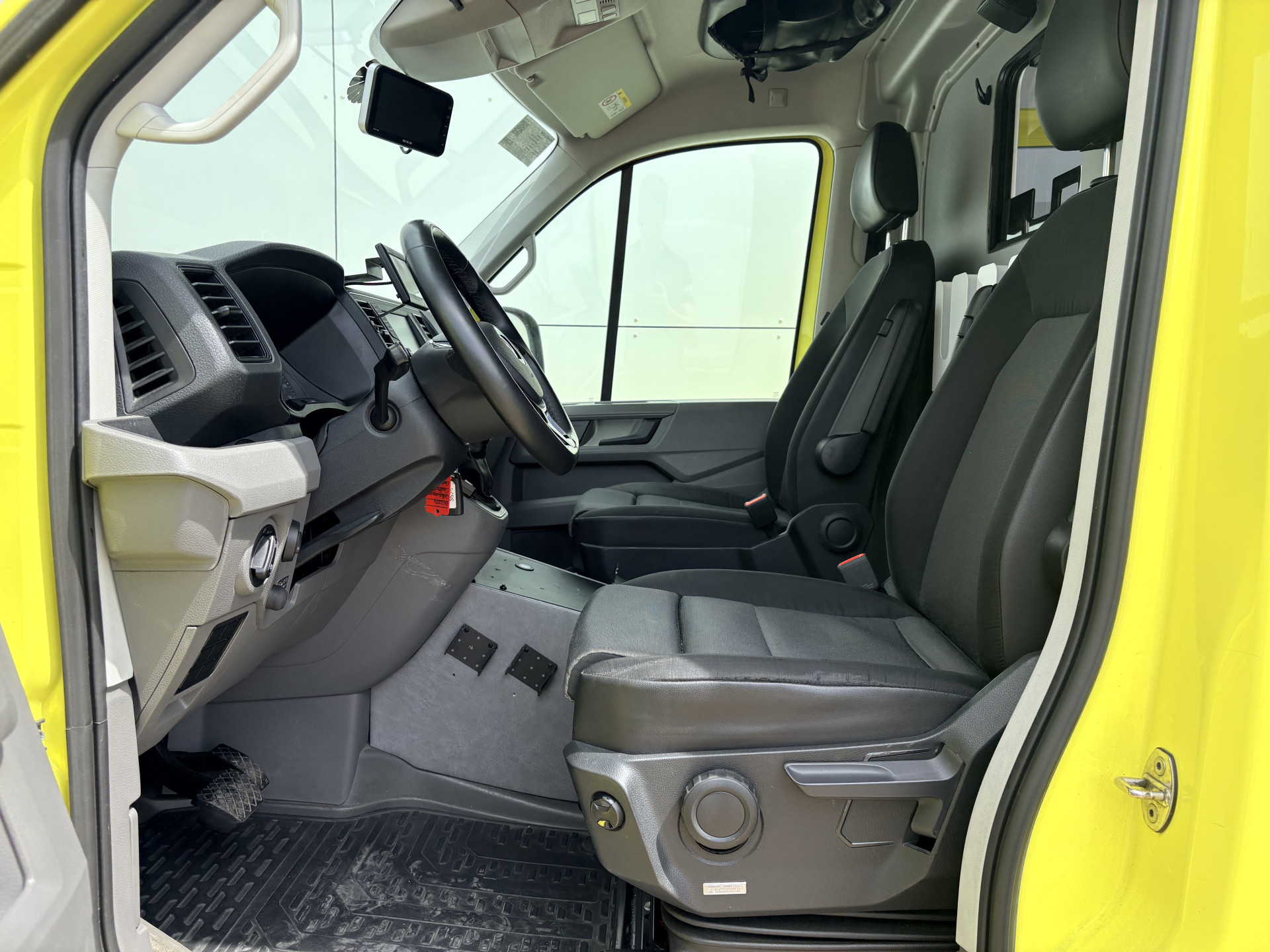 Volkswagen Crafter 2.0 TDI 177PK Ambulance L3H3 Automaat ACC Climate Control Stroompunten Laadruimte Parkeersensoren