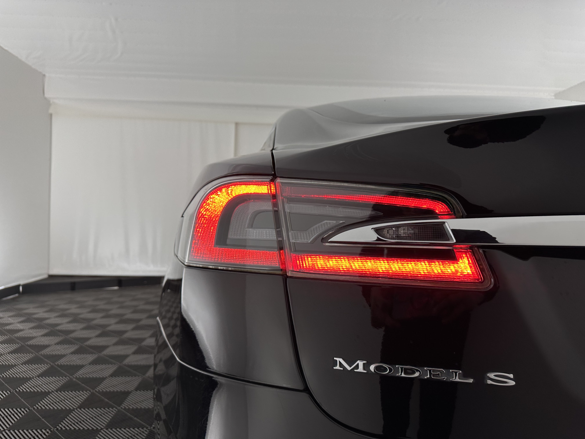 Tesla Model S 75D Base AWD [ 3-Fase-17kW ] {SOH-85%} (INCL-BTW) Aut. *PANO-WINDOW | LEATHER | AIR-SUSPENION | FULL-LED | NAVI-FULLMAP | KEYLESS | MEMORY-PACK | HEATED-COMFORTSEATS | DIGI-COCKPIT | CARBON-INLAY | AUTO-PILOT | 19"ALU*