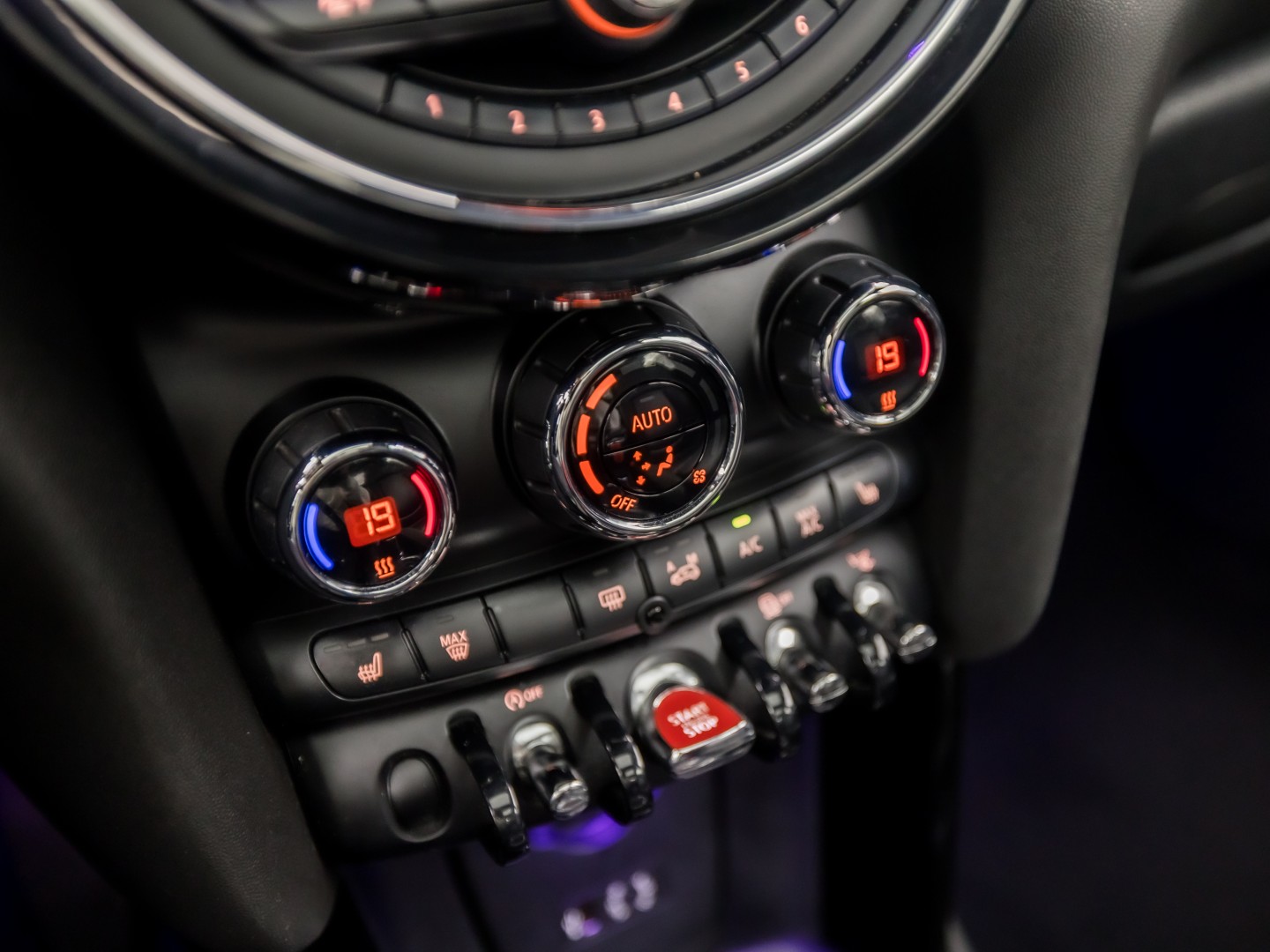 MINI 5-deurs 2.0 Cooper S Chili Edition 192Pk Automaat (PANORAMADAK, GROOT NAVI, HEAD-UP DISPLAY, LEDER, STOELVERWARMING, SPORTSTOELEN, GETINT GLAS, PARKEERSENSOREN, NIEUWSTAAT)
