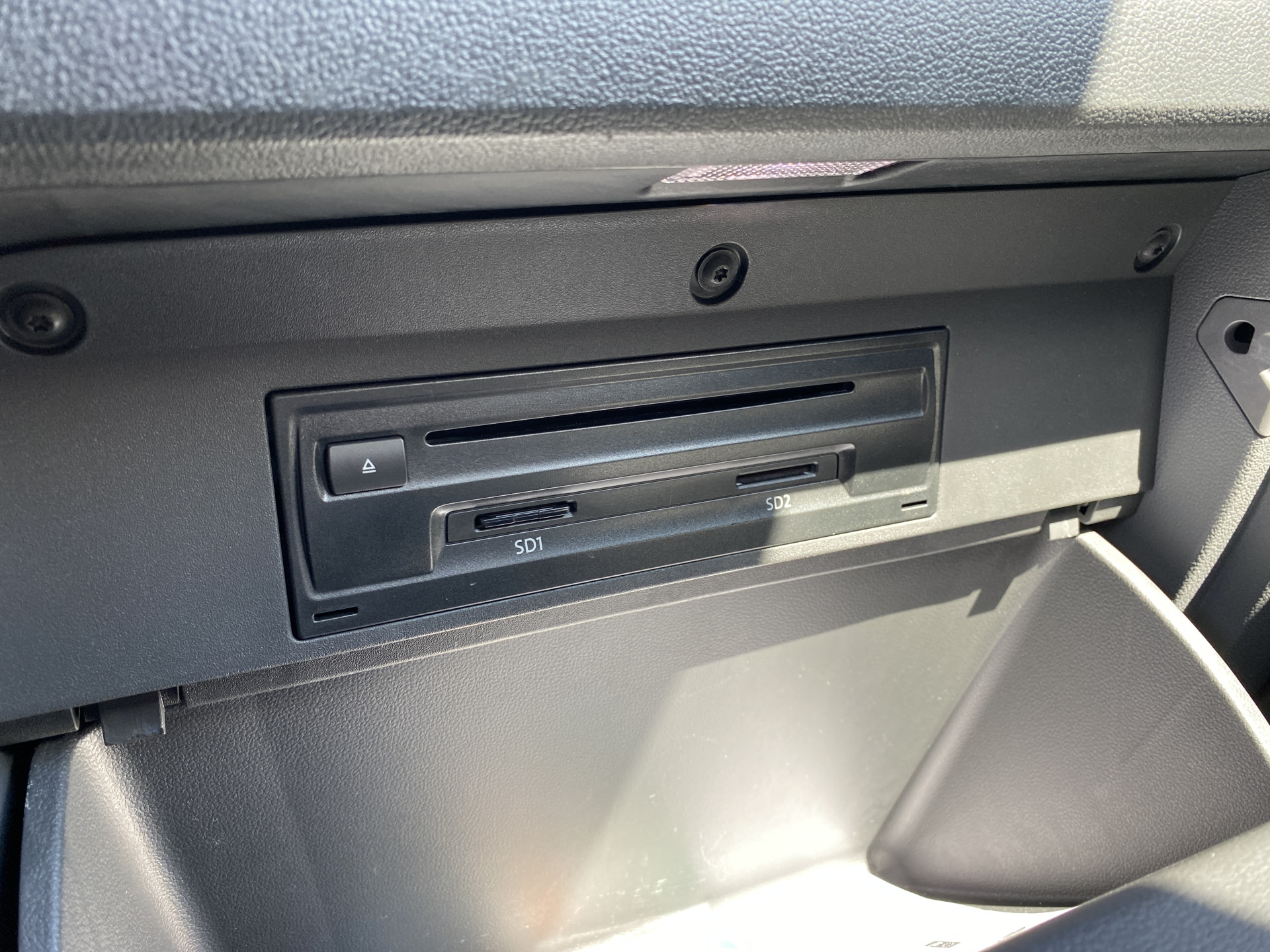Volkswagen T-Cross 1.0 TSI R Line 116 pk | dealer onderh. | virtual cockpit | navigatie | camera | stoelverwarming | apple carplay | keyless go