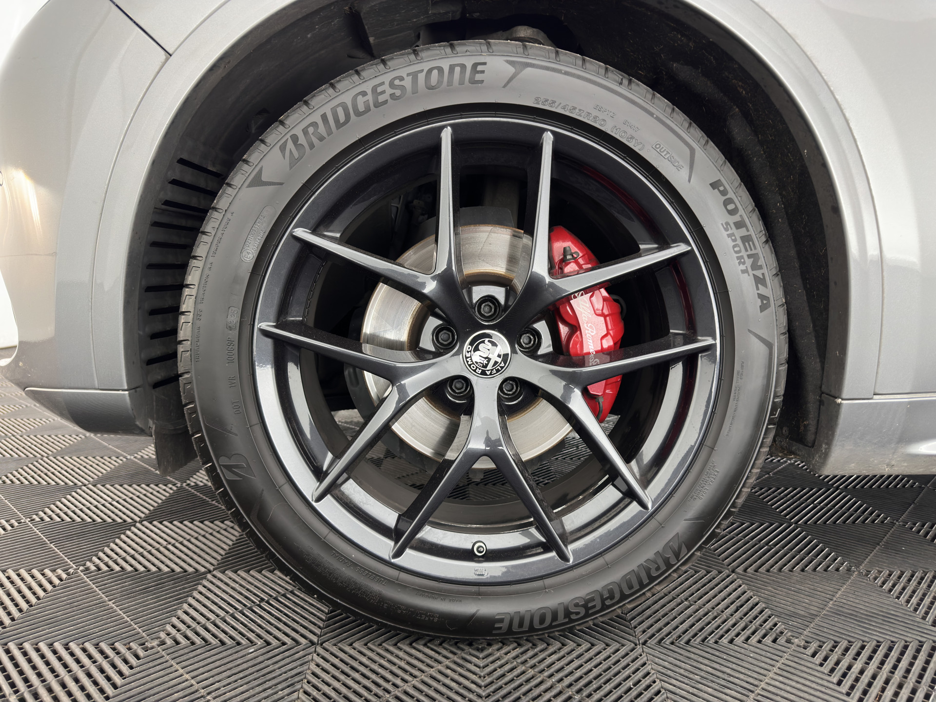 Alfa Romeo Stelvio 2.0 T Veloce AWD B-Tech Business Edition Aut. *PANO | LEATHER | XENON | ADAPTIVE-CRUISE | MEMORY-PACK | BLIND-SPOT | HEATED-SPORTSEATS | CAMERA | DAB+ | KEYLESS | SHIFT-PADDLES | PRIVACY-GLASS | NAVI-FULLMAP | TOWBAR | 20''