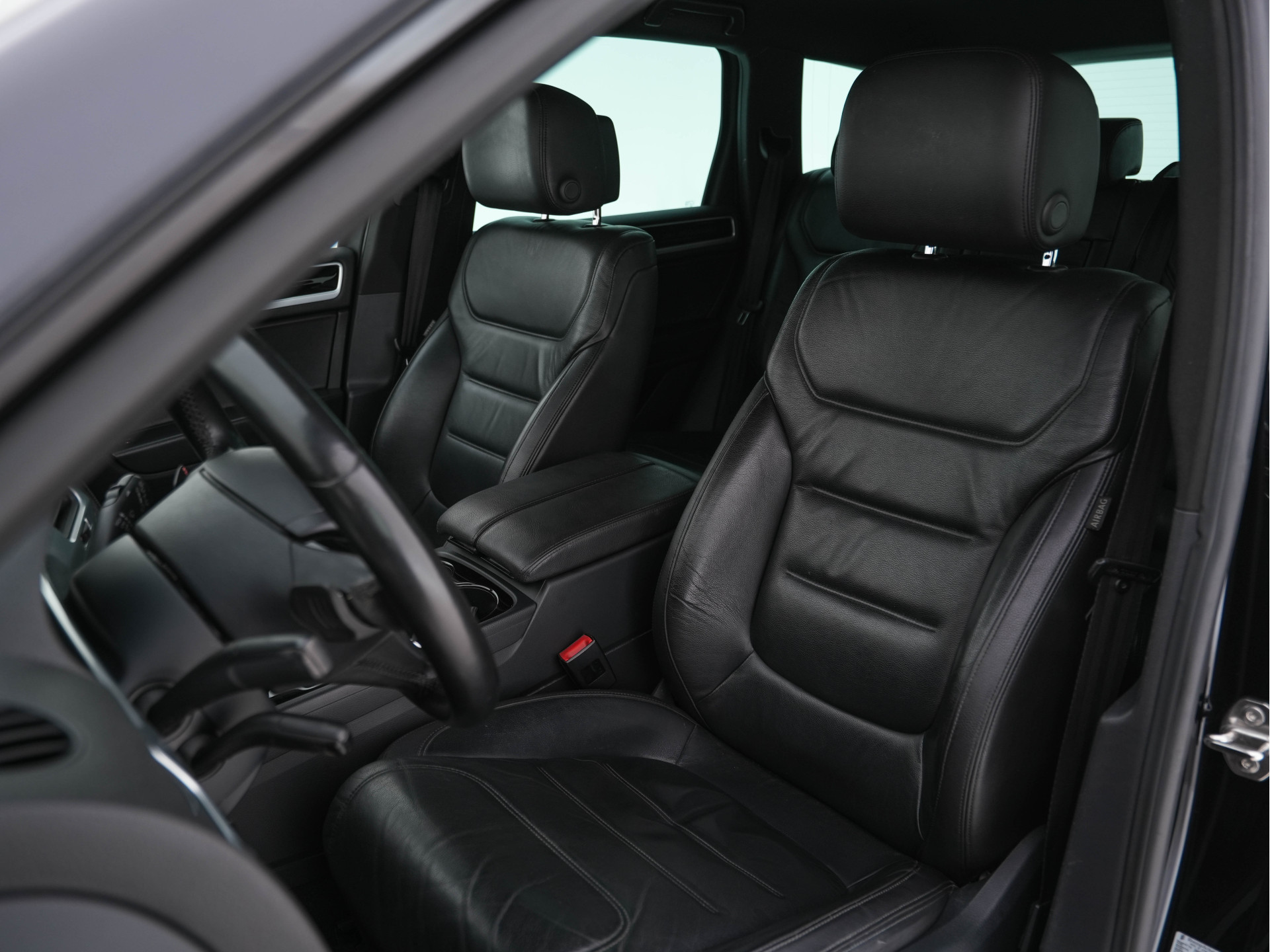 Volkswagen Touareg 3.0 TDI R-line-Sportpack AWD Aut. *FULL-LEATHER | BI-XENON | MEMORY-PACK | DYNAUDIO | AIR-SUSPENSION | NAVI-FULLMAP | COMFORT-SEATS  | ECC | HEATED-SEATS | PDC | CRUISE | TOWBAR | 21''ALU*