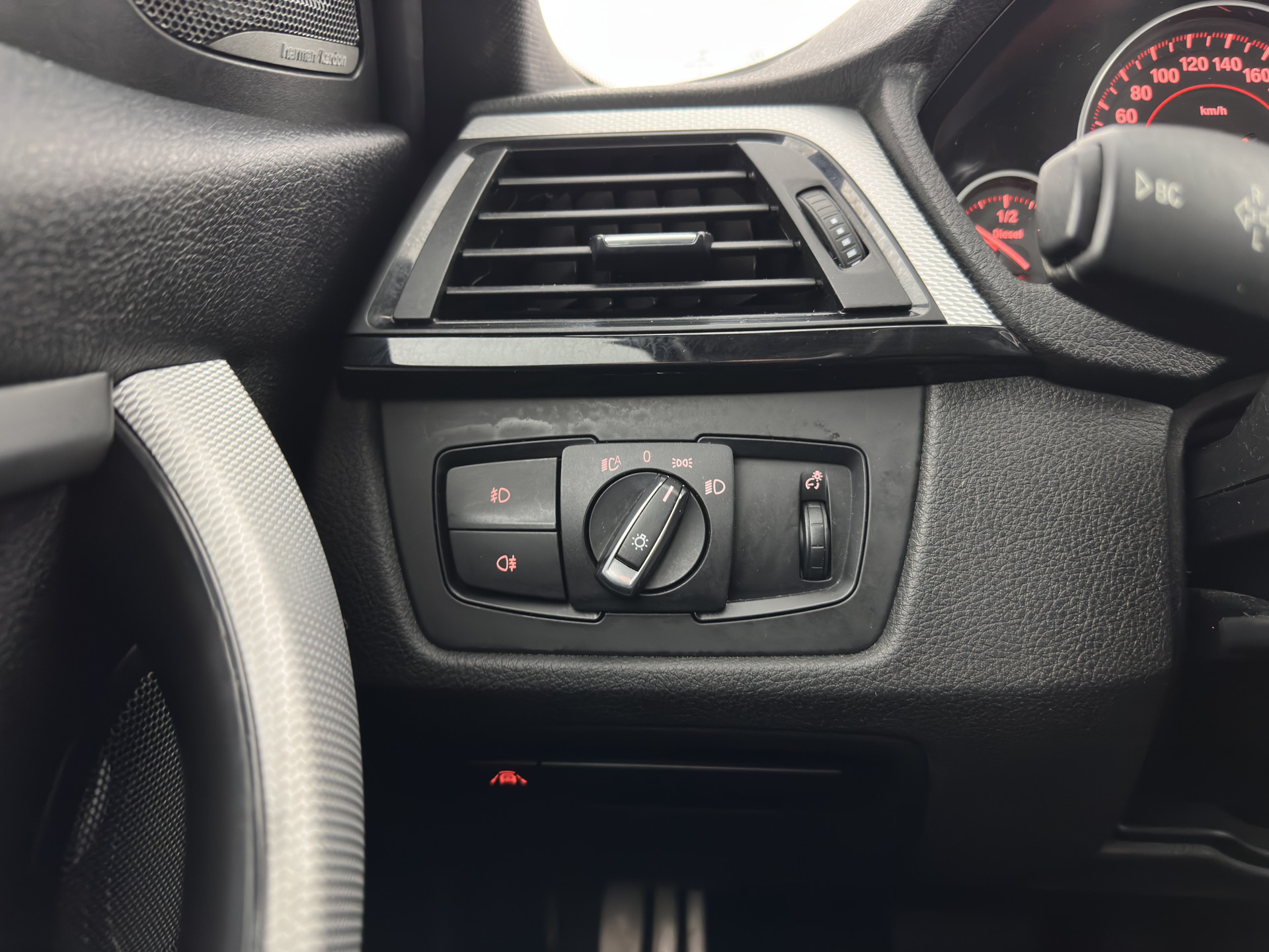 BMW 3-serie Touring 330d xDrive M-Aerodynamica-Pack High-Executive Aut * LEATHER | NAVI-FULLMAP | XENON | HEATED-SPORTSEATS | SHIFT-PADDLES | PDC | PRIVACY-GLASS | KEYLESS | CAMERA | TOWBAR | 18''ALU*