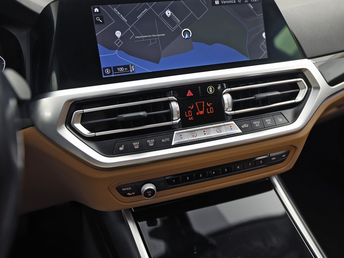 BMW 3-serie Touring 330e Sport 292Pk Automaat (APPLE CARPLAY, SOH 90,2%, GROOT NAVI, COGNAC LEDER, CAMERA, STOELVERWARMING, SFEERVERLICHTING, ELEK ACHTERKLEP, GETINT GLAS, NIEUWSTAAT)