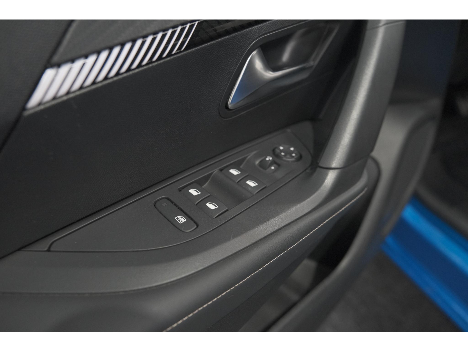 Peugeot 2008 PureTech 130 EAT8 Blue Lease Allure | Camera | Navigatie | Parkeersensoren | Apple Carplay