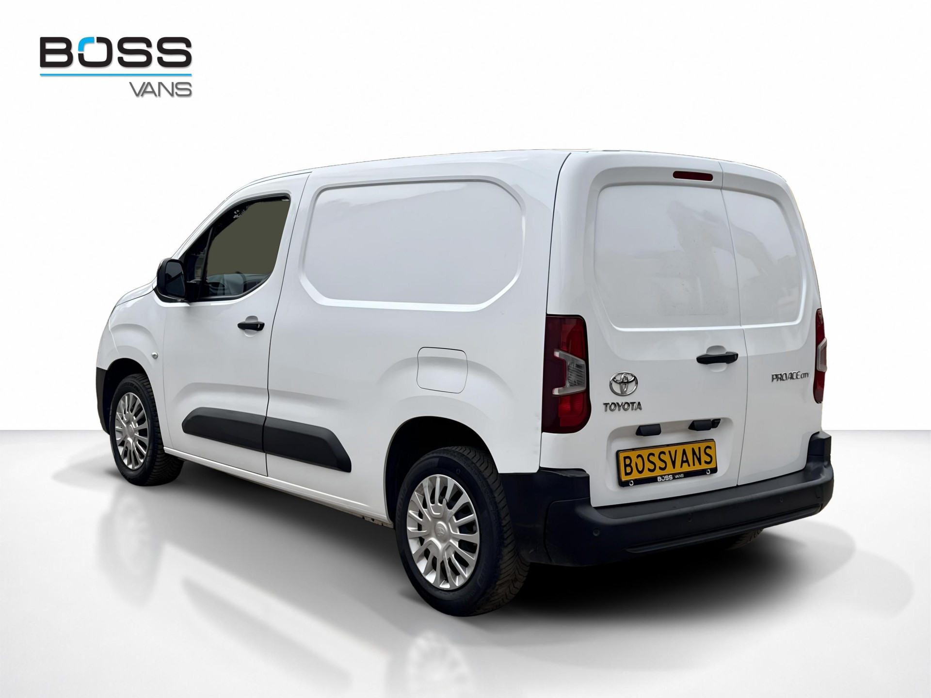 Toyota ProAce City 1.2T 110 PK **Benzine** L1 Navigatie Climate control Camera Carplay Cruise control Parkeersensoren v+a Gasoline Benzin