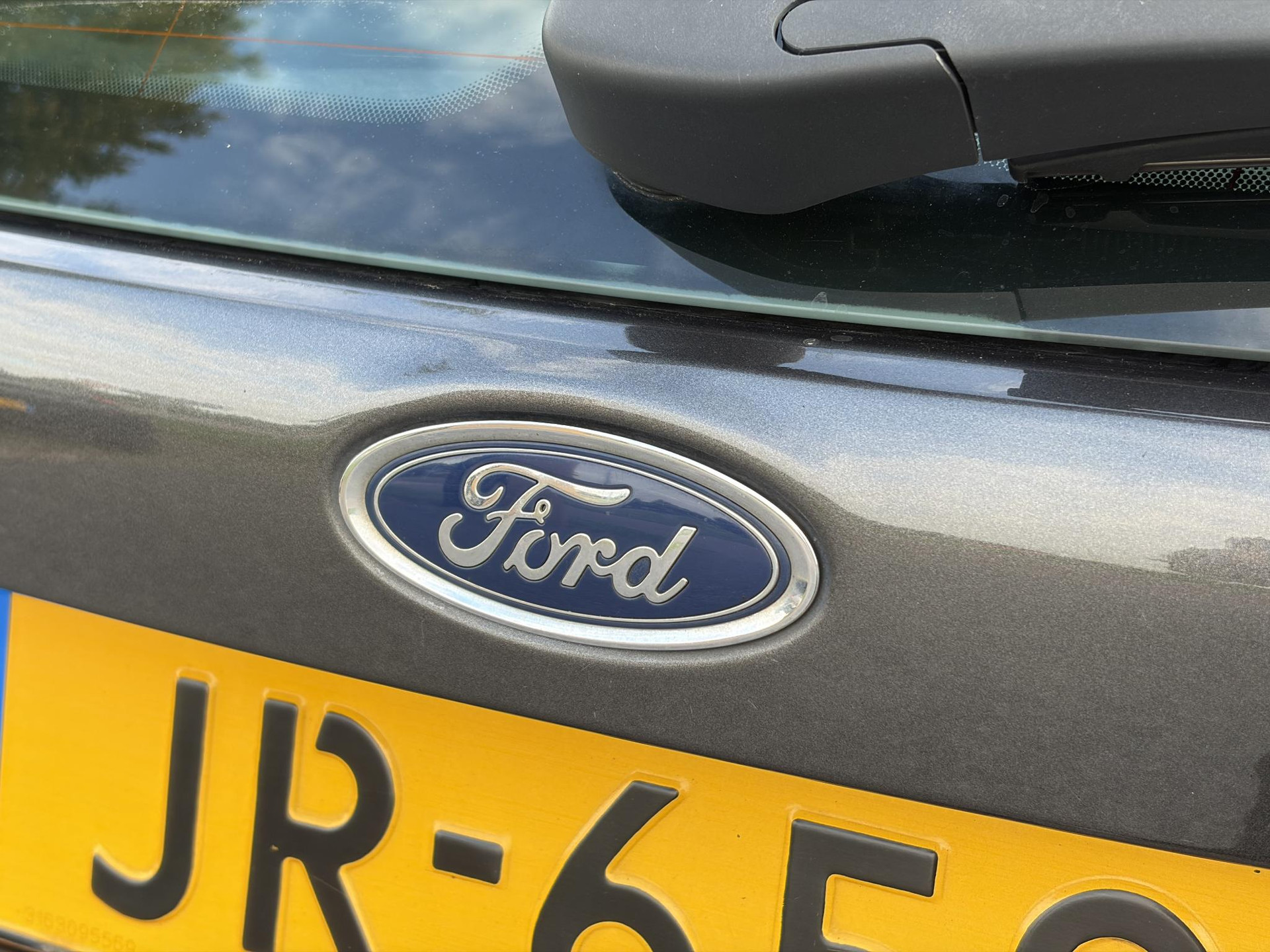 Ford Focus 1.0 Titanium   ✓125pk✓2e Eigenaar✓Navi✓Trekhaak✓6 Bak✓Clima✓Cruise✓Pdc V+A✓Net Beurt gehad✓17''Lm velgen✓N.A.P✓N.A.P✓Apk tot 09-2027