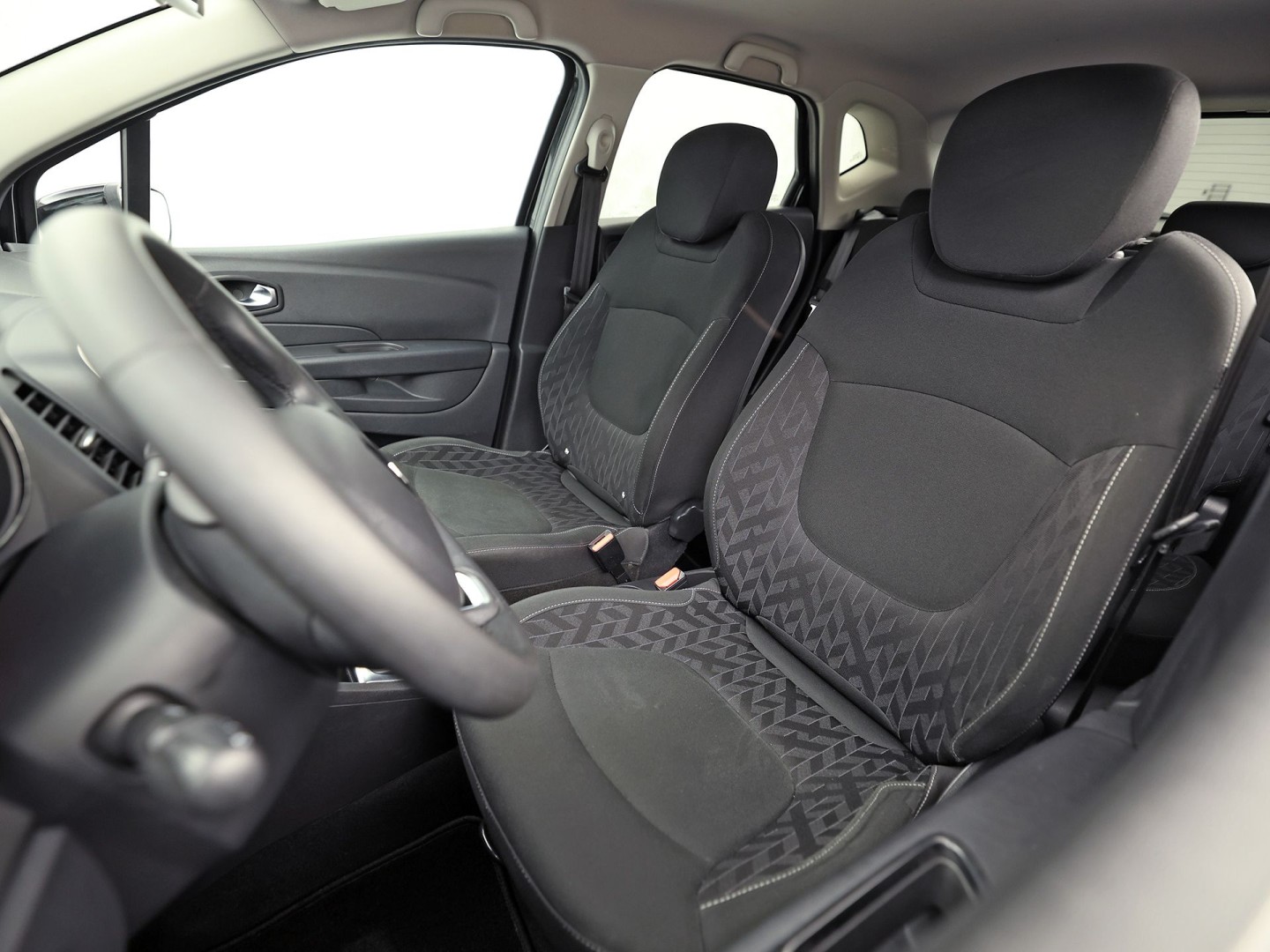 Renault Captur 0.9 TCe Sport (NAVIGATIE, CAMERA, CRUISE, SPORTSTOELEN, GETINT GLAS, LM VELGEN, NIEUWSTAAT)