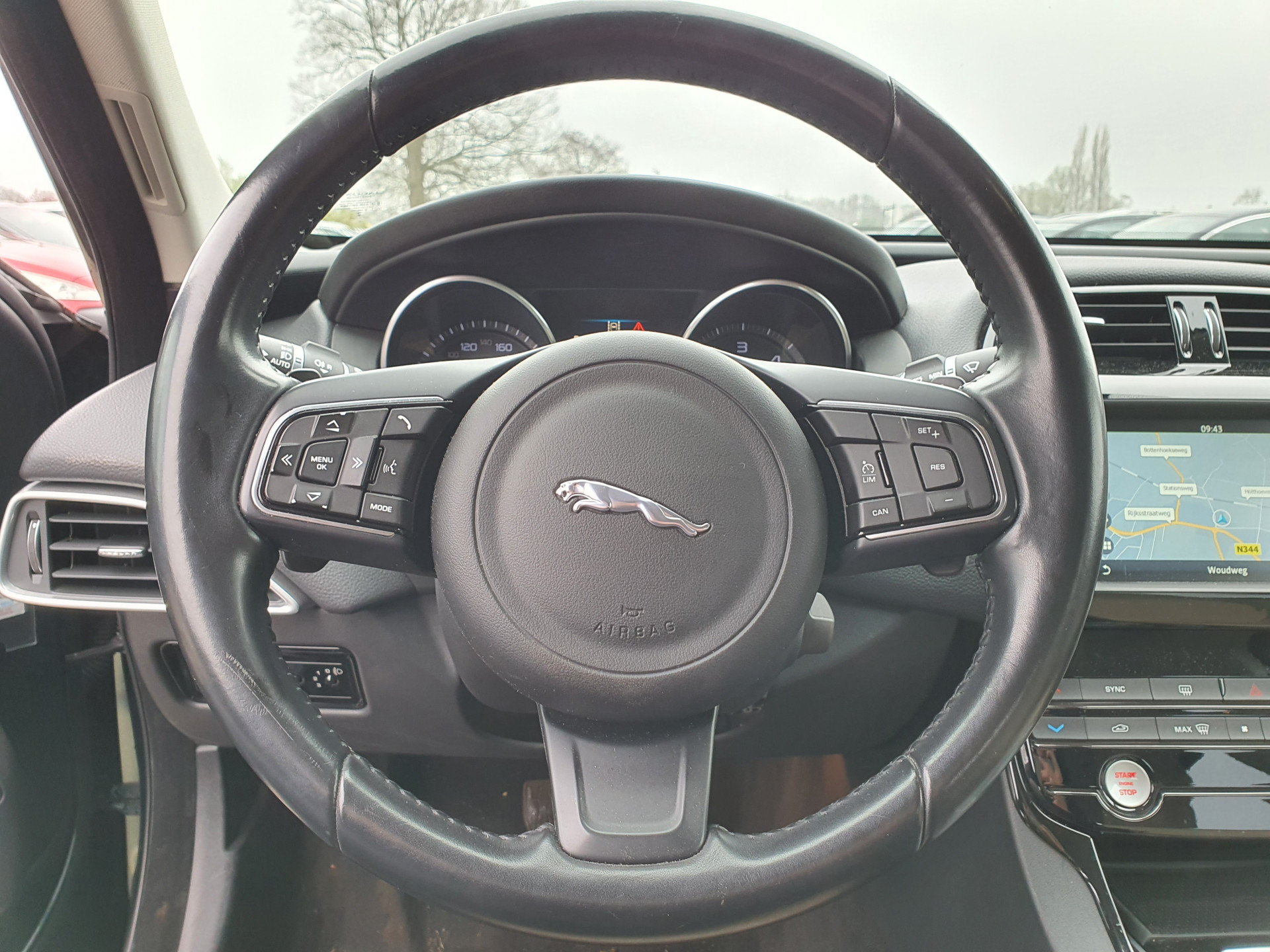 Jaguar XE 2.0 D Prestige ( ⚠️ ) Aut. *NAVI-FULLMAP | CAMERA | ECC | JAGUAR-AUDIO | SHIFT-PADDLES | CRUISE | PDC | LANE-ASSIST | AMBIENT-LIGHT | TOWBAR | COMFORT-SEATS | 17"ALU*