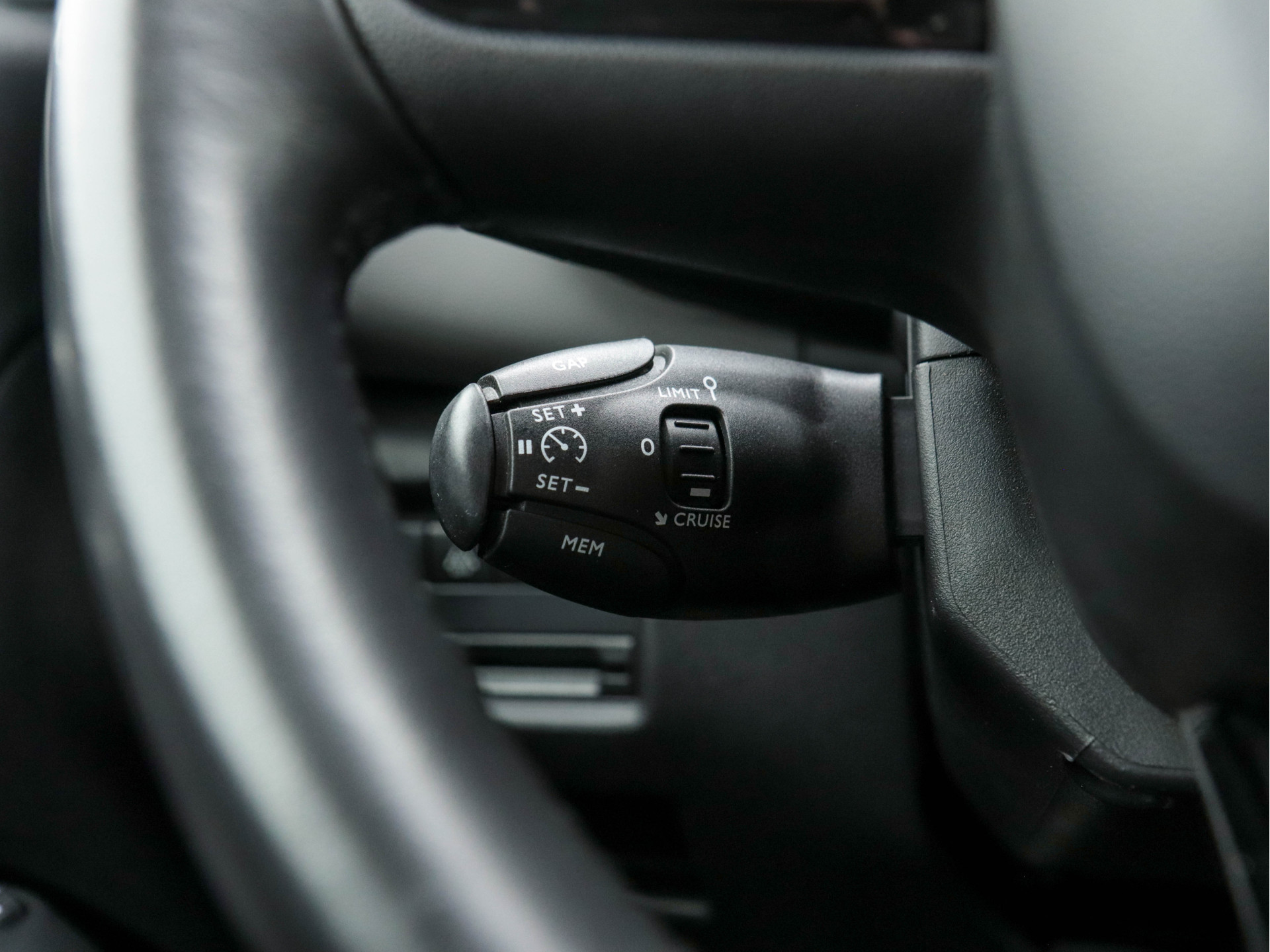 Citroën C5 Aircross 1.5 BlueHDI Business-Plus (INCL-BTW) *LEATHER-MICROFIBRE | NAVI-FULLMAP | FULL-LED | KEYLESS | TOP-VIEW | ECC | PRIVACY-GLASS | PDC | CRUISE | DAB | DIGI-COCKPIT | CARPLAY |  LANE-ASSIST | TOWBAR | 19"ALU*