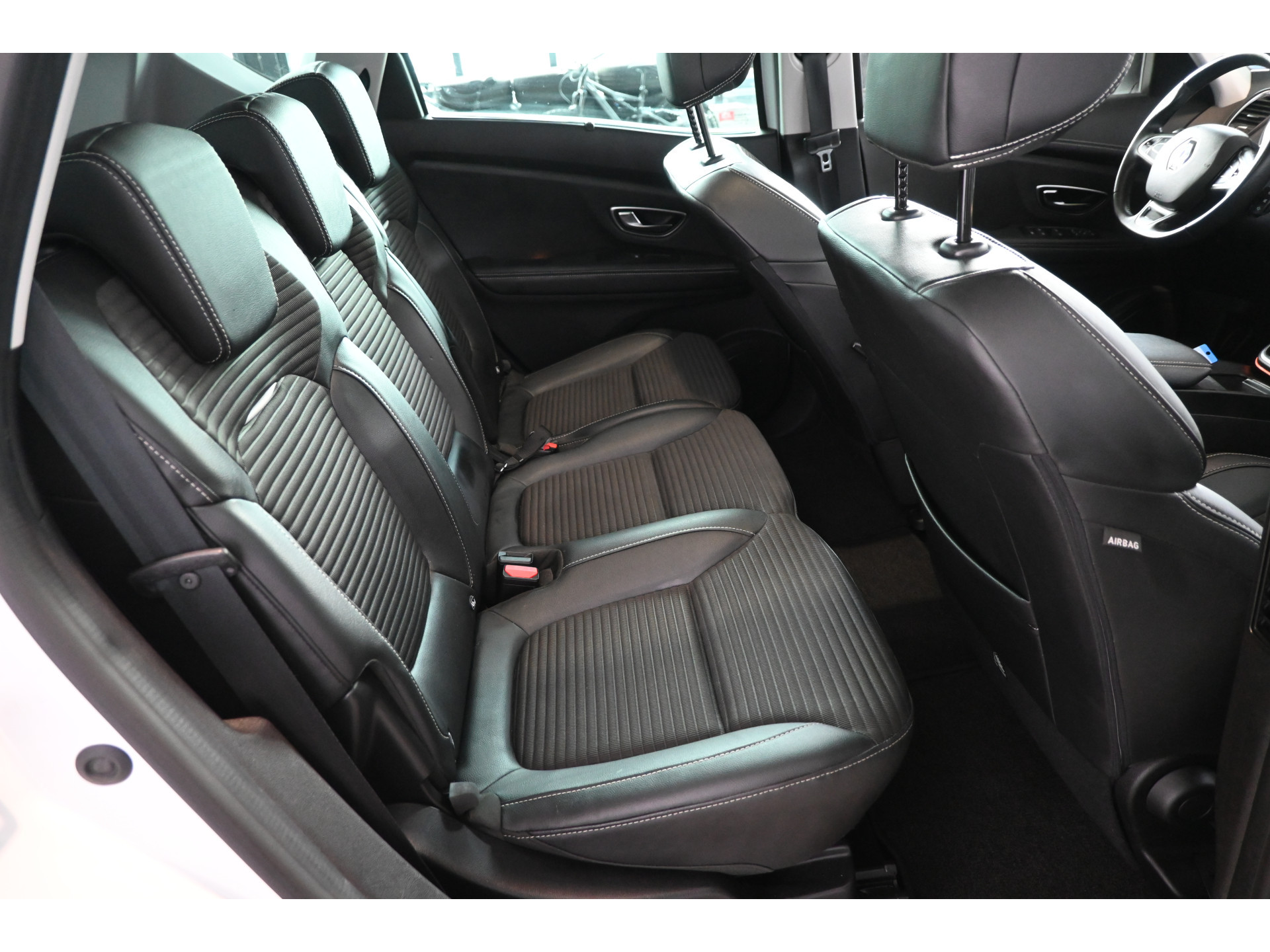 Renault Scénic 1.3 TCe Intens Automaat Nap Clima Cruise Trekhaak Navigatie Head up Panoramadak 100% Onderhouden! Inruil Mogelijk!