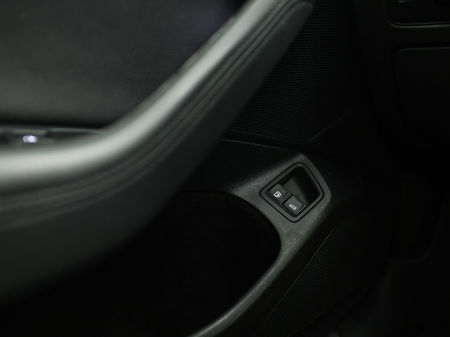 Volkswagen Passat Variant 1.4 TSI GTE HighLine Sport Automaat (PANORAMADAK, APPLE CARPLAY, SOH 77,9%, GROOT NAVI, CAMERA, TREKHAAK, KEYLESS, SPORTSTOELEN, STOELVERWARMING, GETINT GLAS, NIEUWSTAAT)