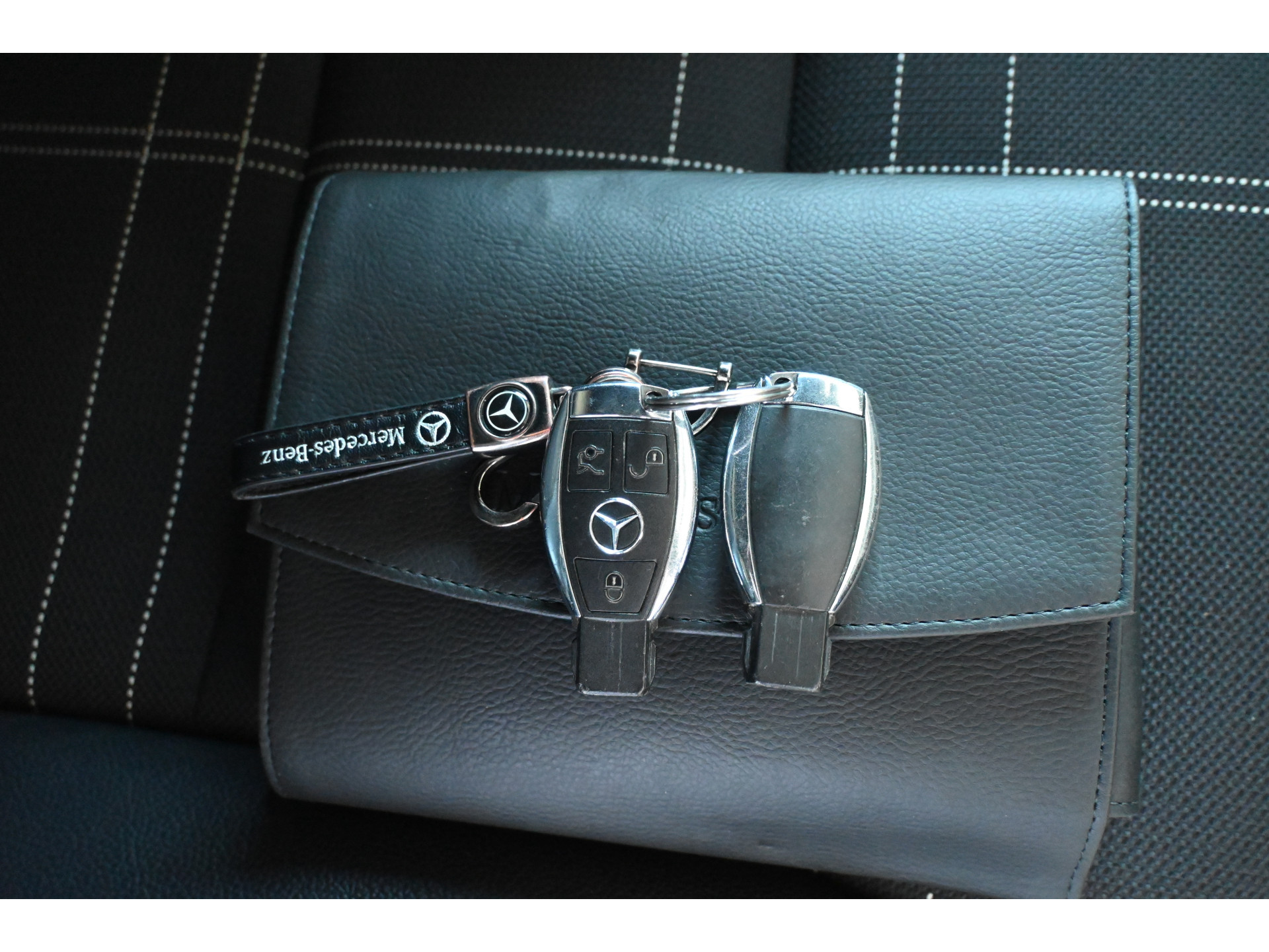 Mercedes-Benz CLA-klasse 200 Ambition Bi-Xenon Cruise Airco PDC Navigatie Inruil Mogelijk!