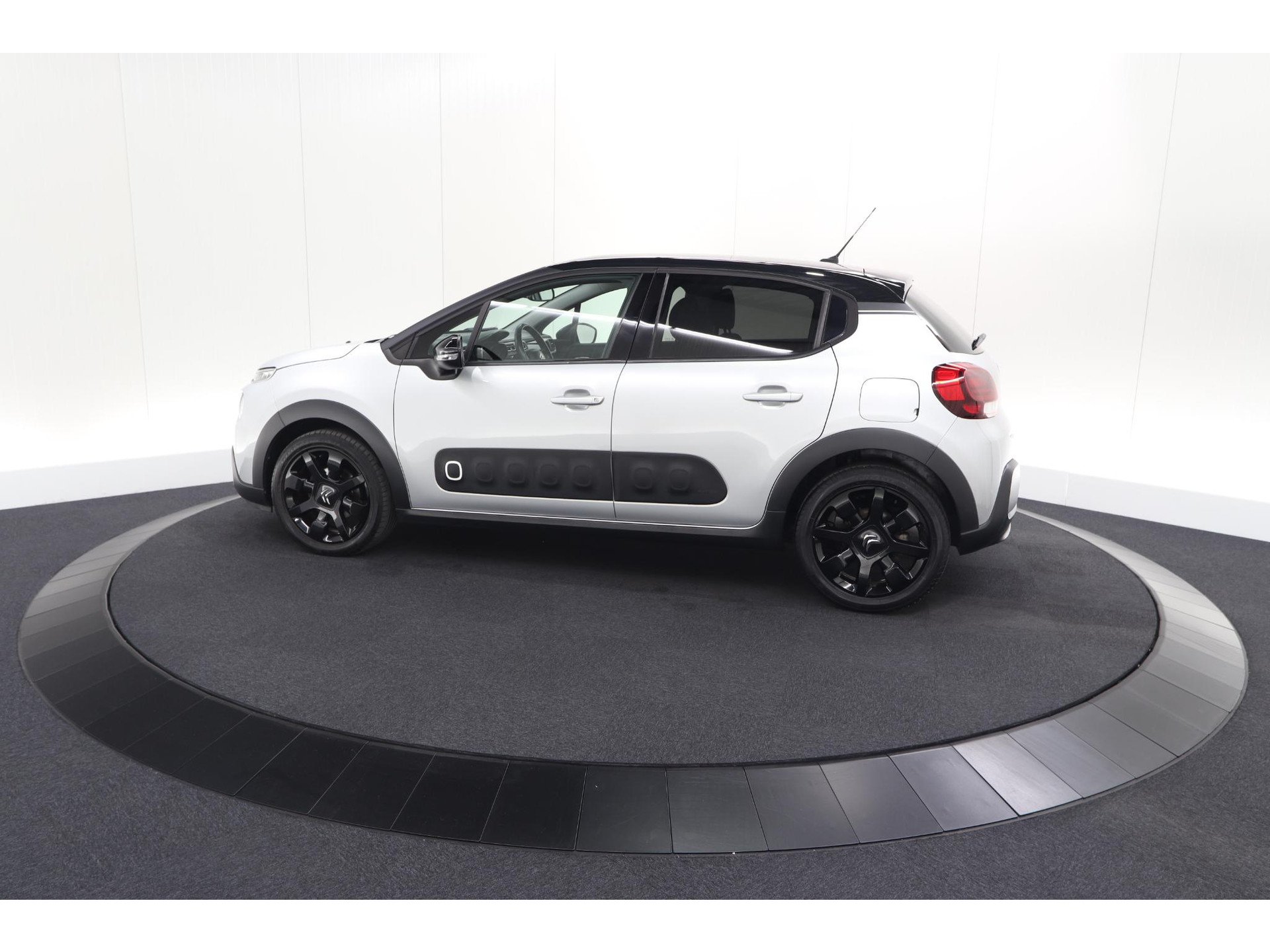 Citroen C3 PureTech 82 S&S Shine | Camera | Navigatie | Climate control | 17 Inch Lichtmetalen Velgen