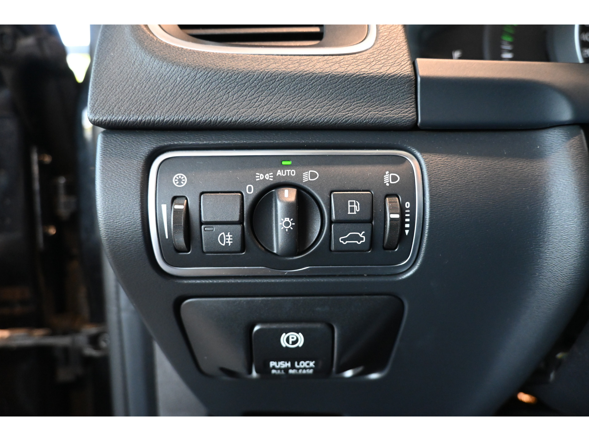 Volvo V60 1.6 D2 Summum Automaat Clima Navigatie Trekhaak Goed Onderhouden! Inruil Mogelijk!