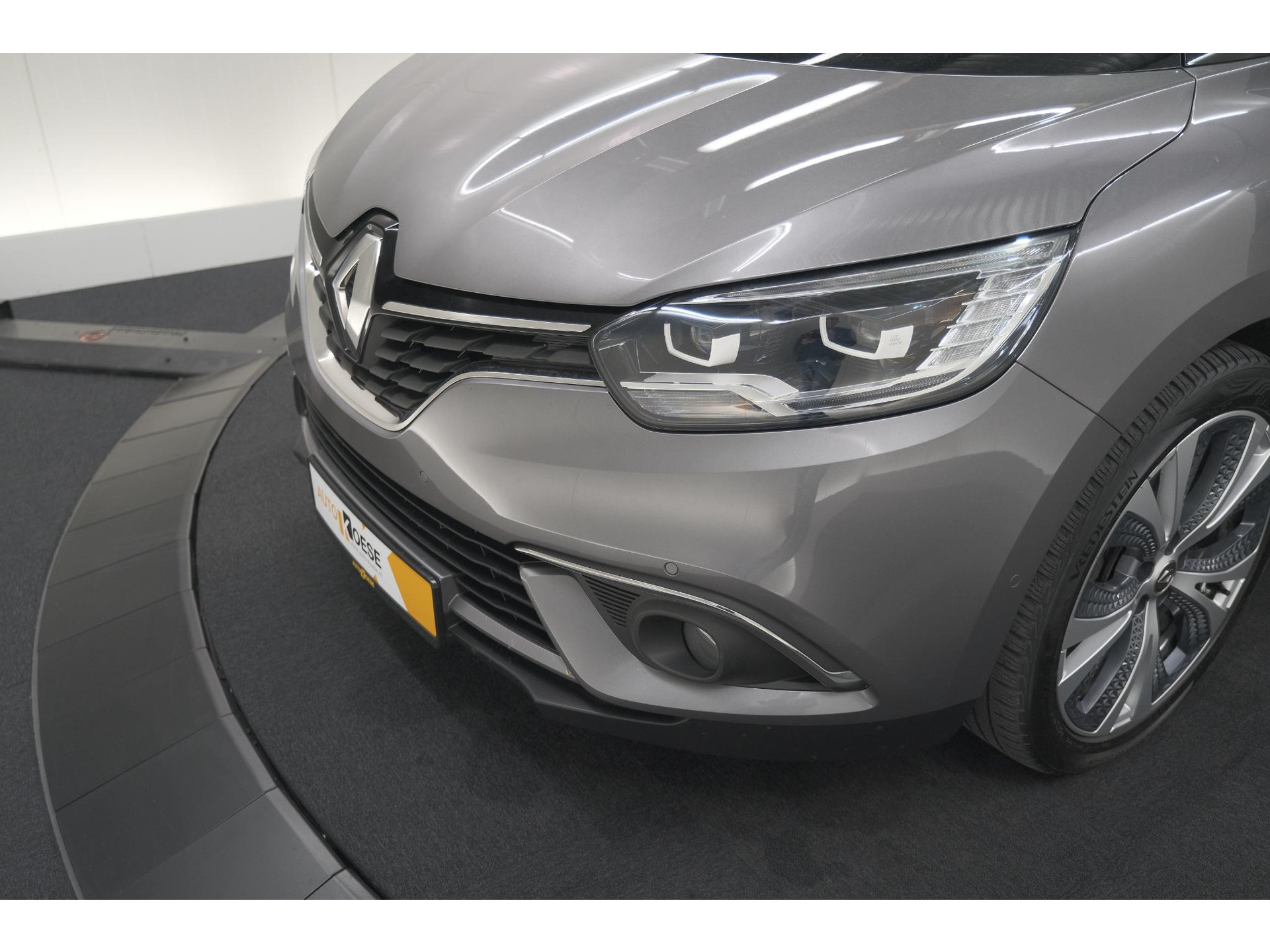 Renault Scénic TCe 130 Intens | Trekhaak | Panoramadak | Camera | Apple Carplay | Dodehoekdetectie